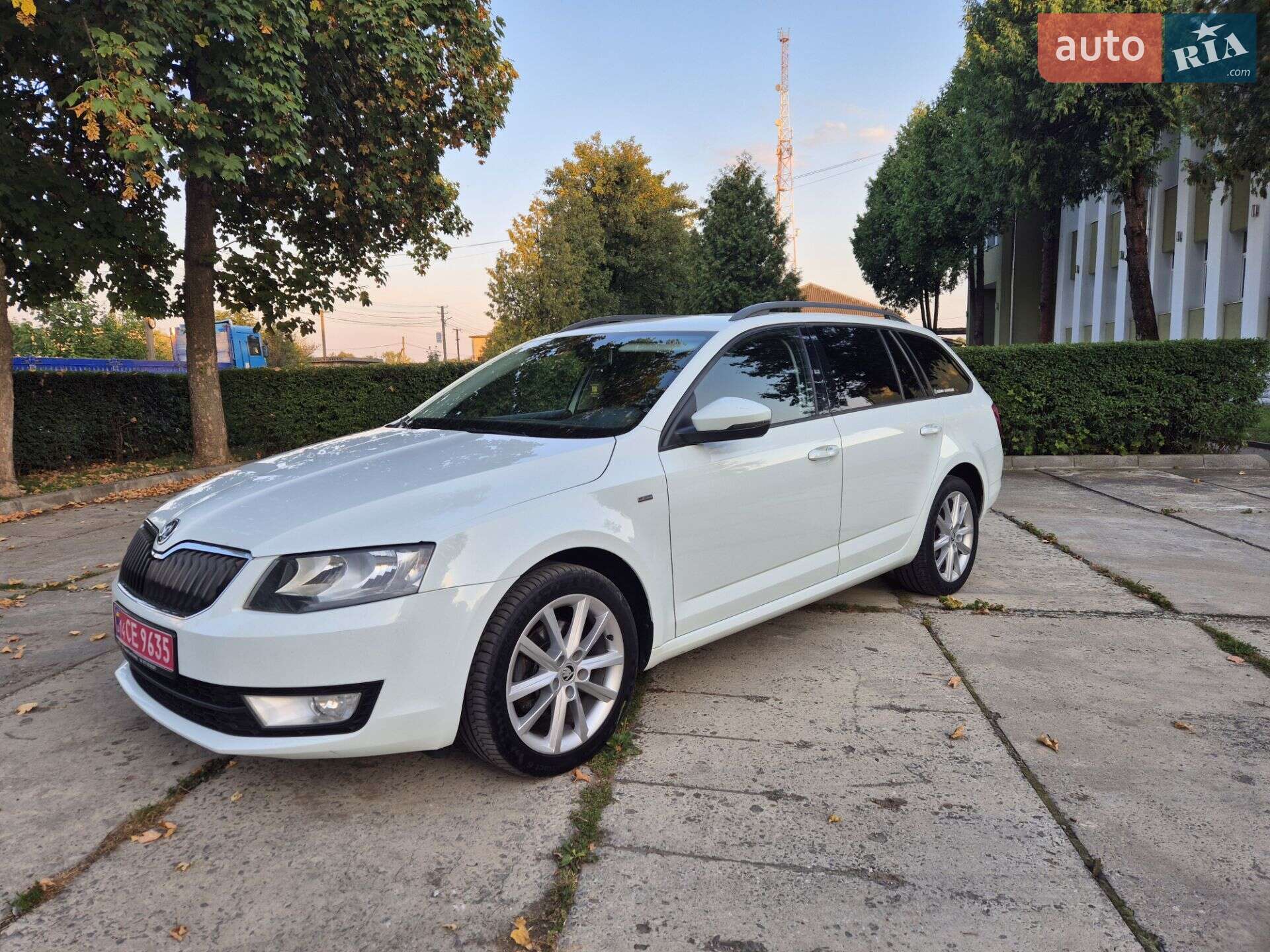 Головне фото звіту автомобіля SKODA OCTAVIA 2016