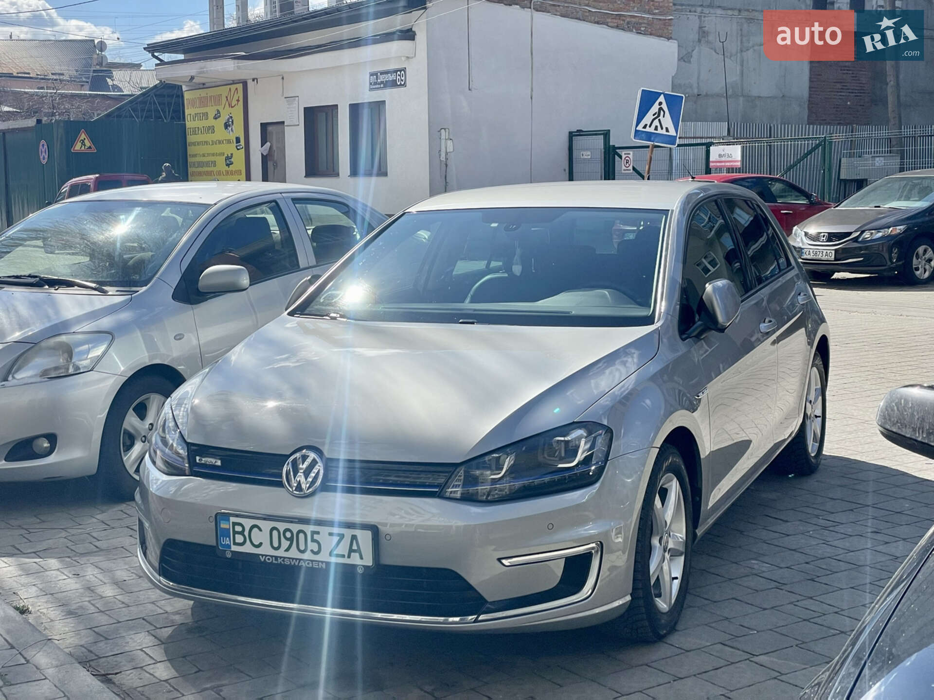 VOLKSWAGEN E-GOLF 2014