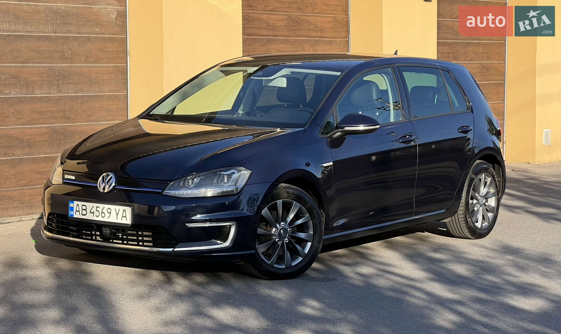 VOLKSWAGEN E-GOLF 2014