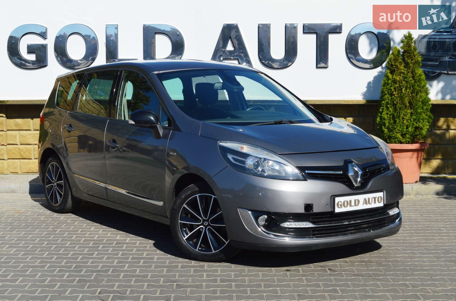 Головне фото звіту автомобіля RENAULT SCENIC 2013