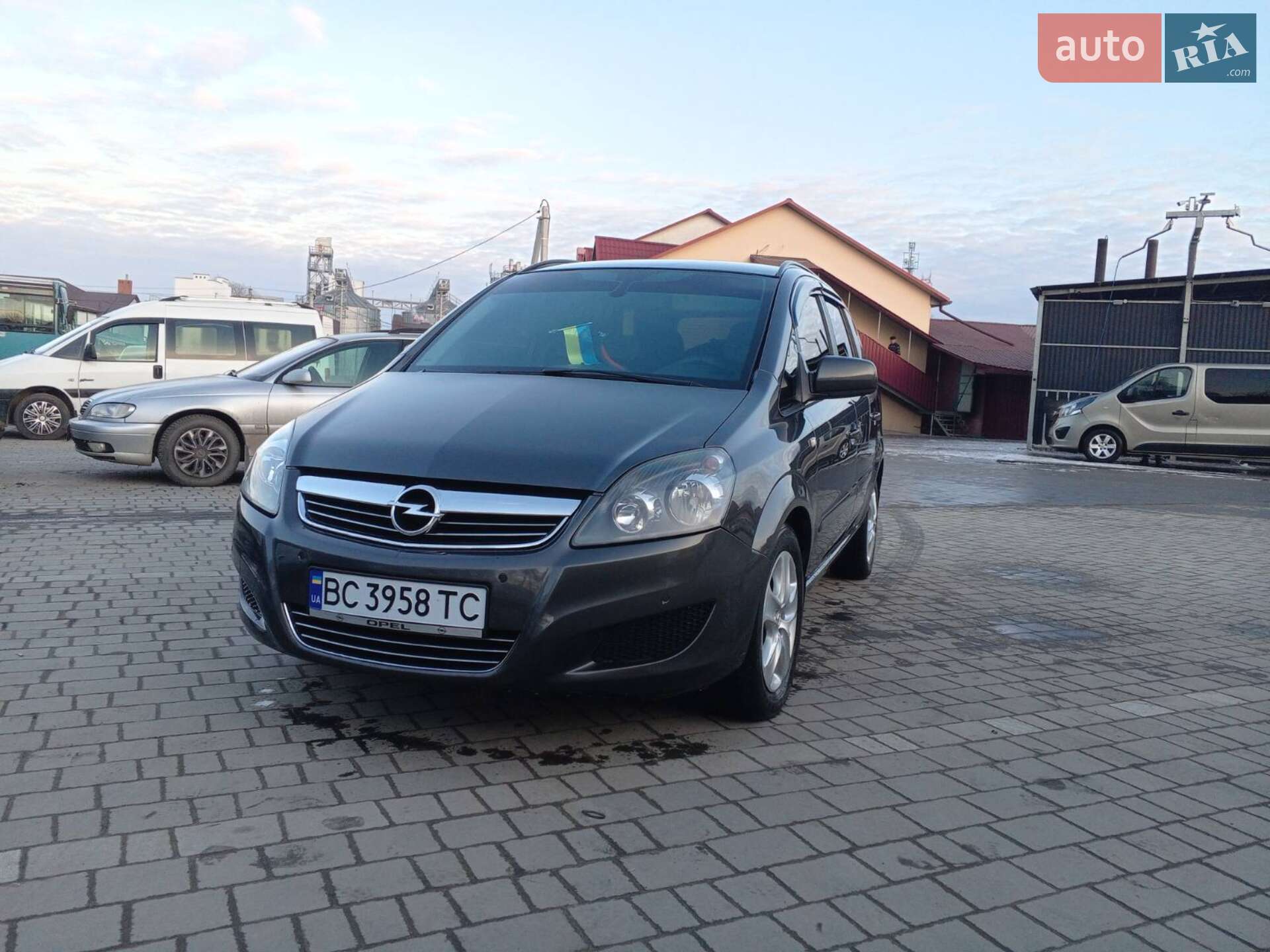 Головне фото звіту автомобіля OPEL ZAFIRA 2012