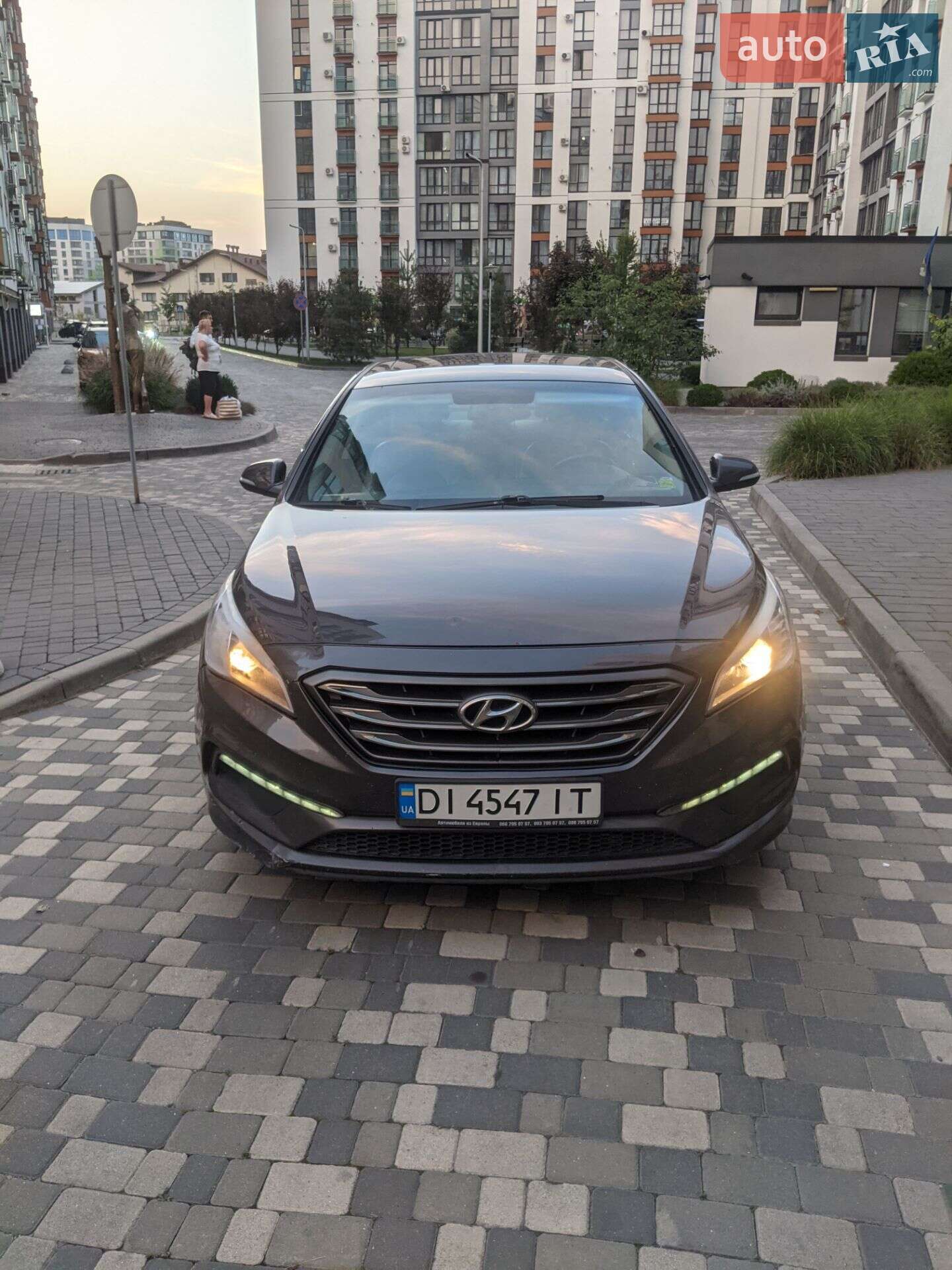 Головне фото звіту автомобіля HYUNDAI SONATA 2016