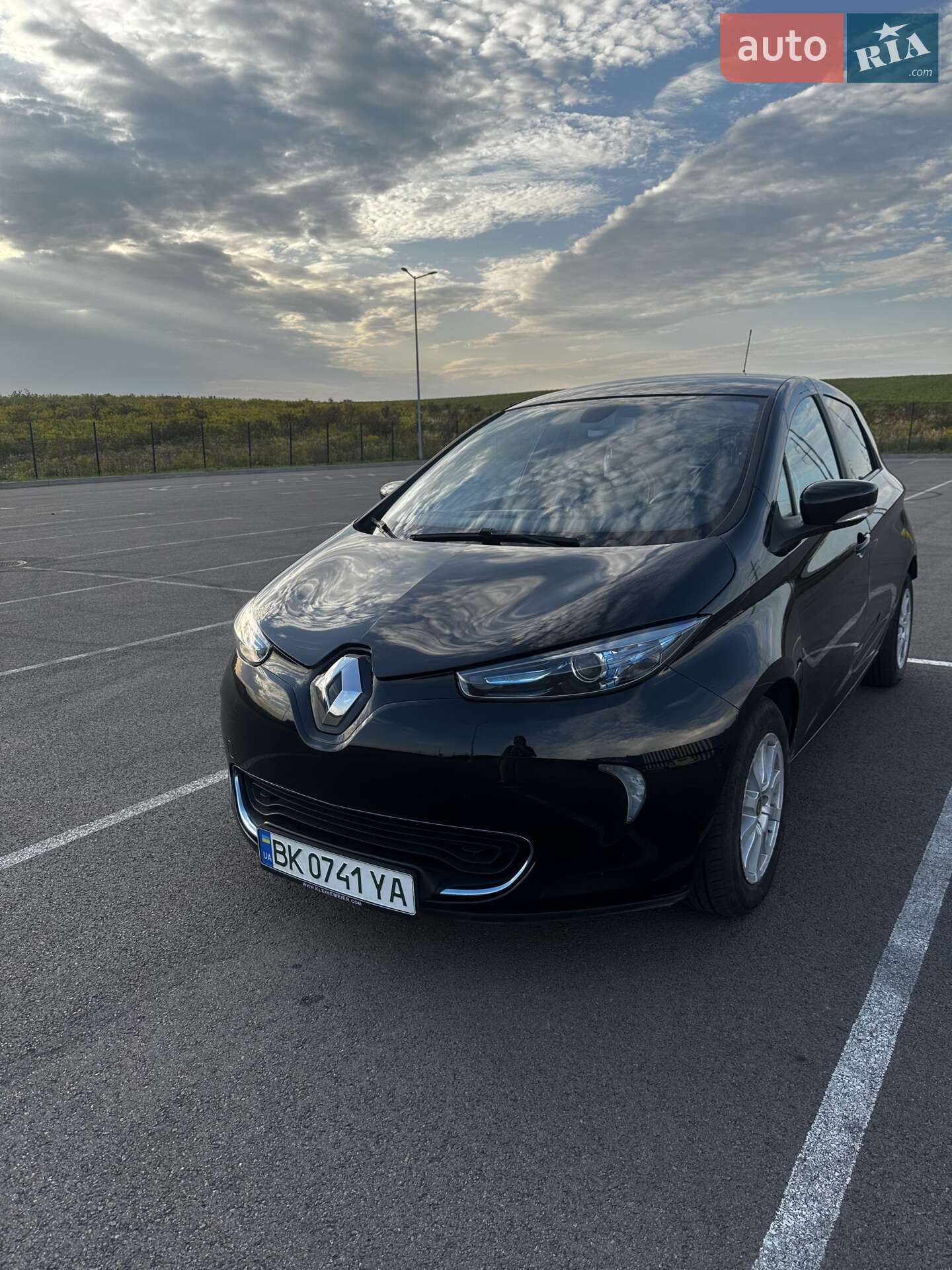 Головне фото звіту автомобіля RENAULT ZOE 2013