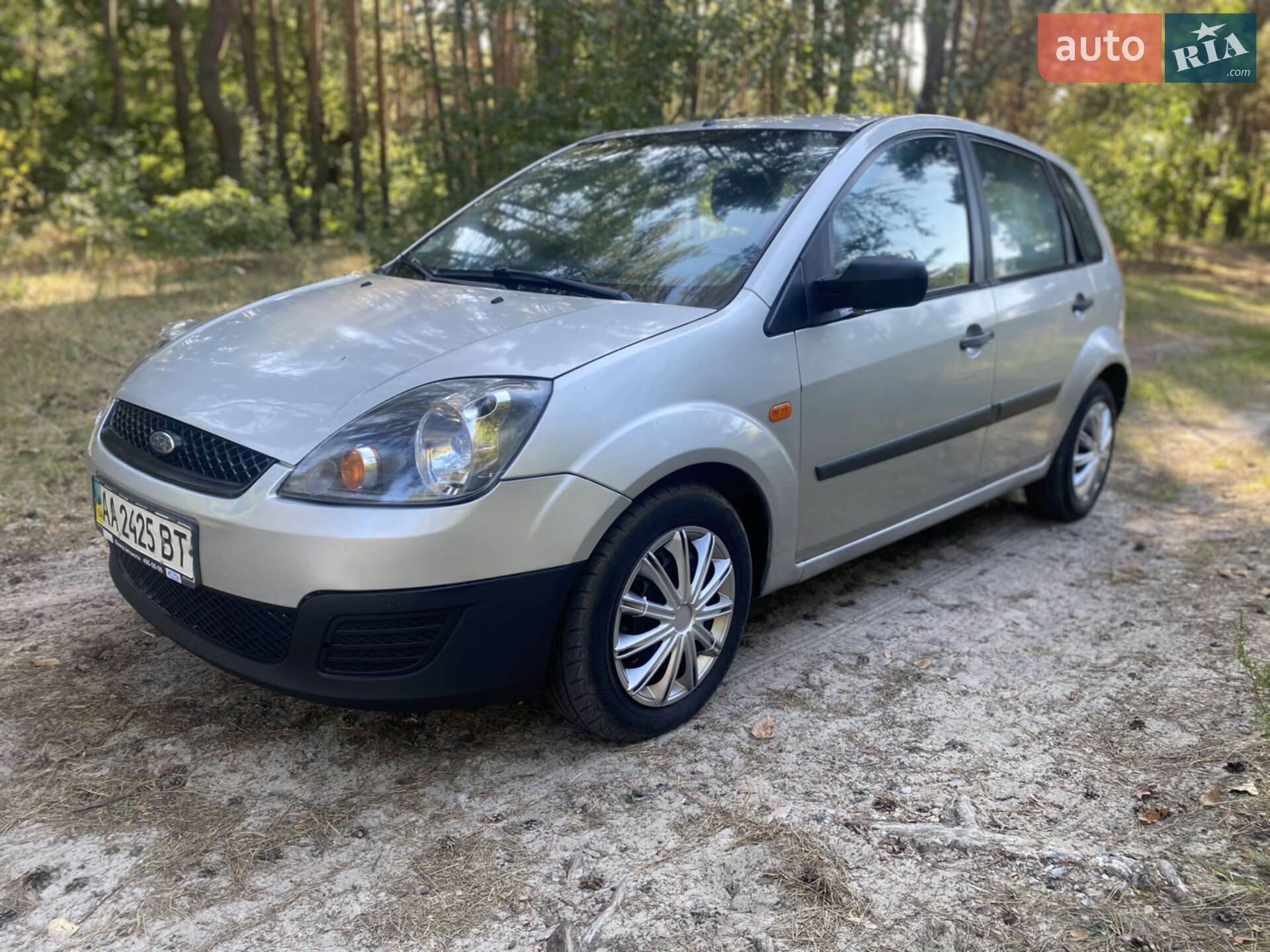 Головне фото звіту автомобіля FORD FIESTA 2006