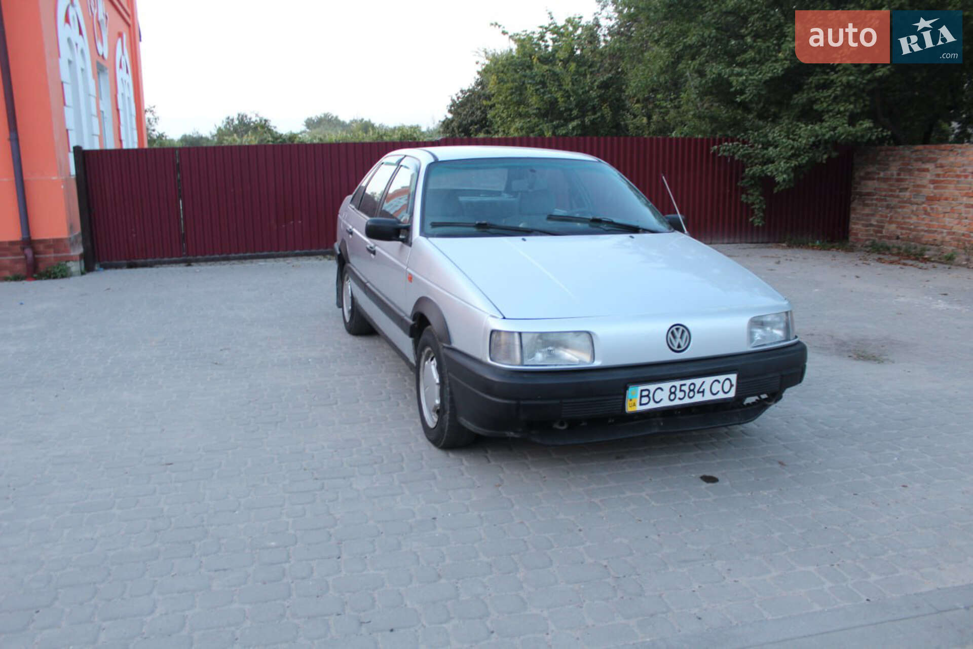 VOLKSWAGEN PASSAT 1989