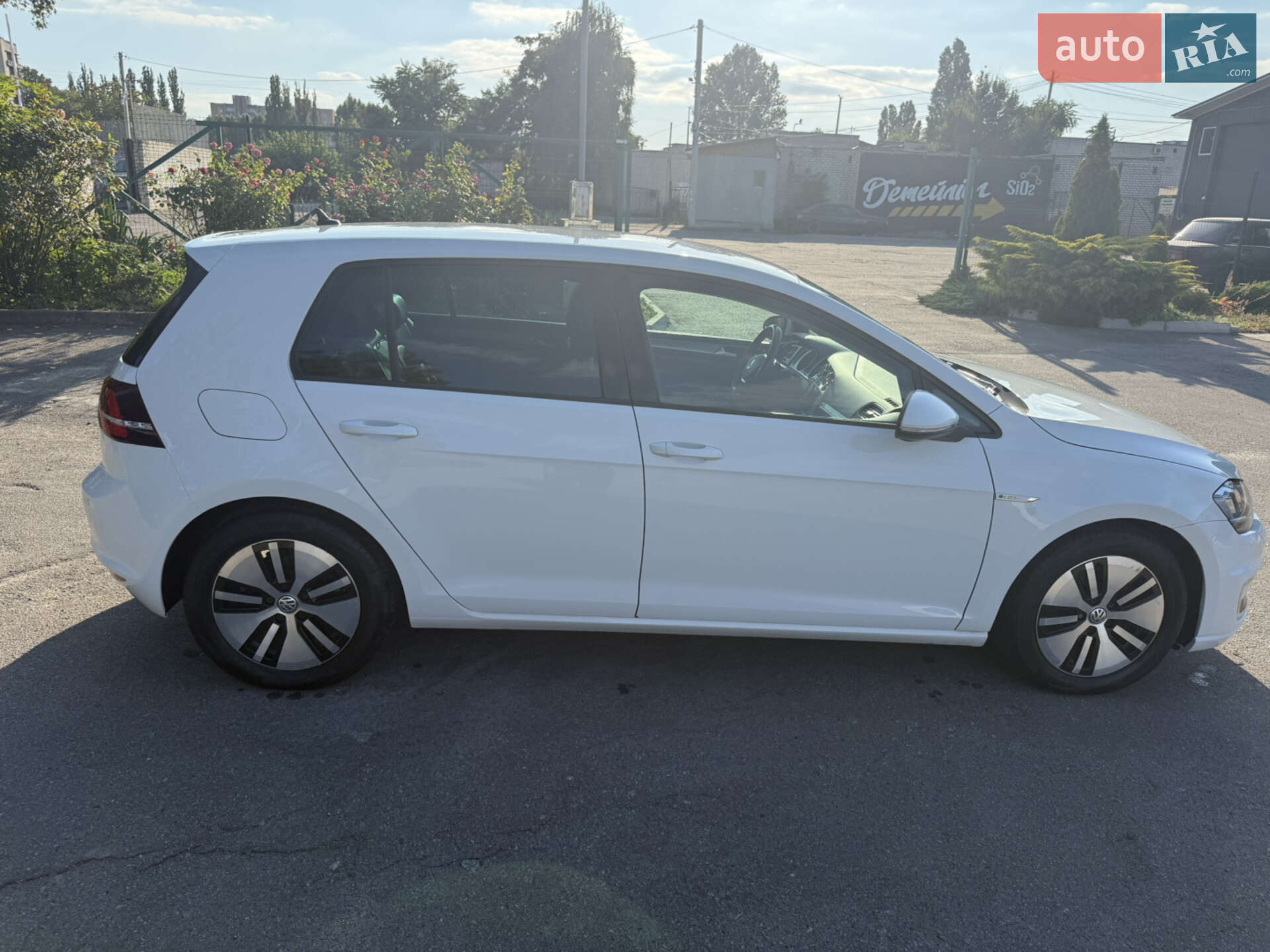 VOLKSWAGEN E-GOLF 2016