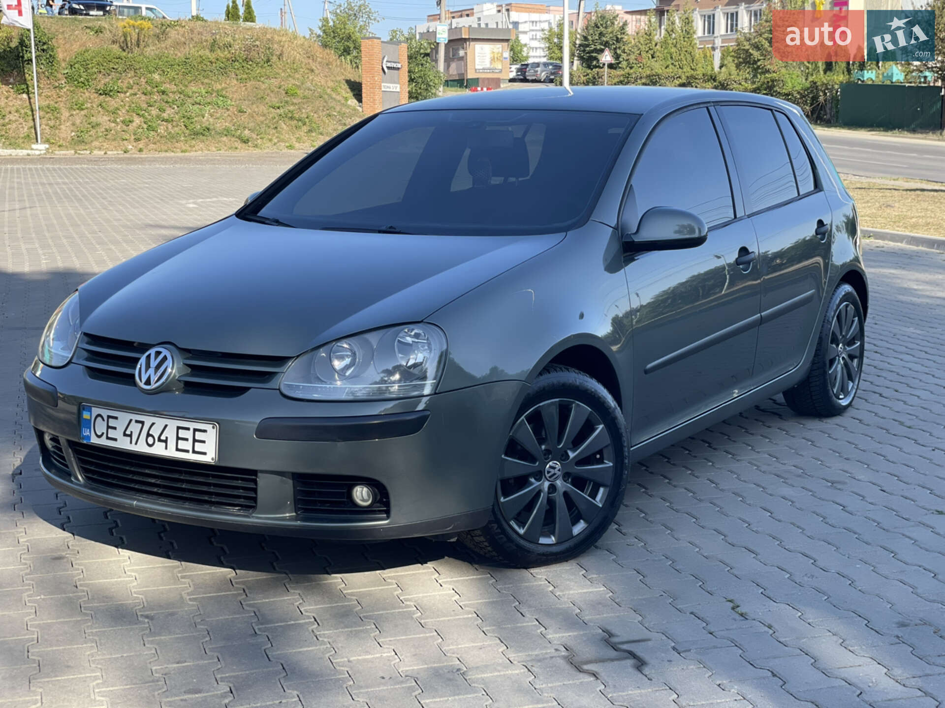 VOLKSWAGEN GOLF 2004