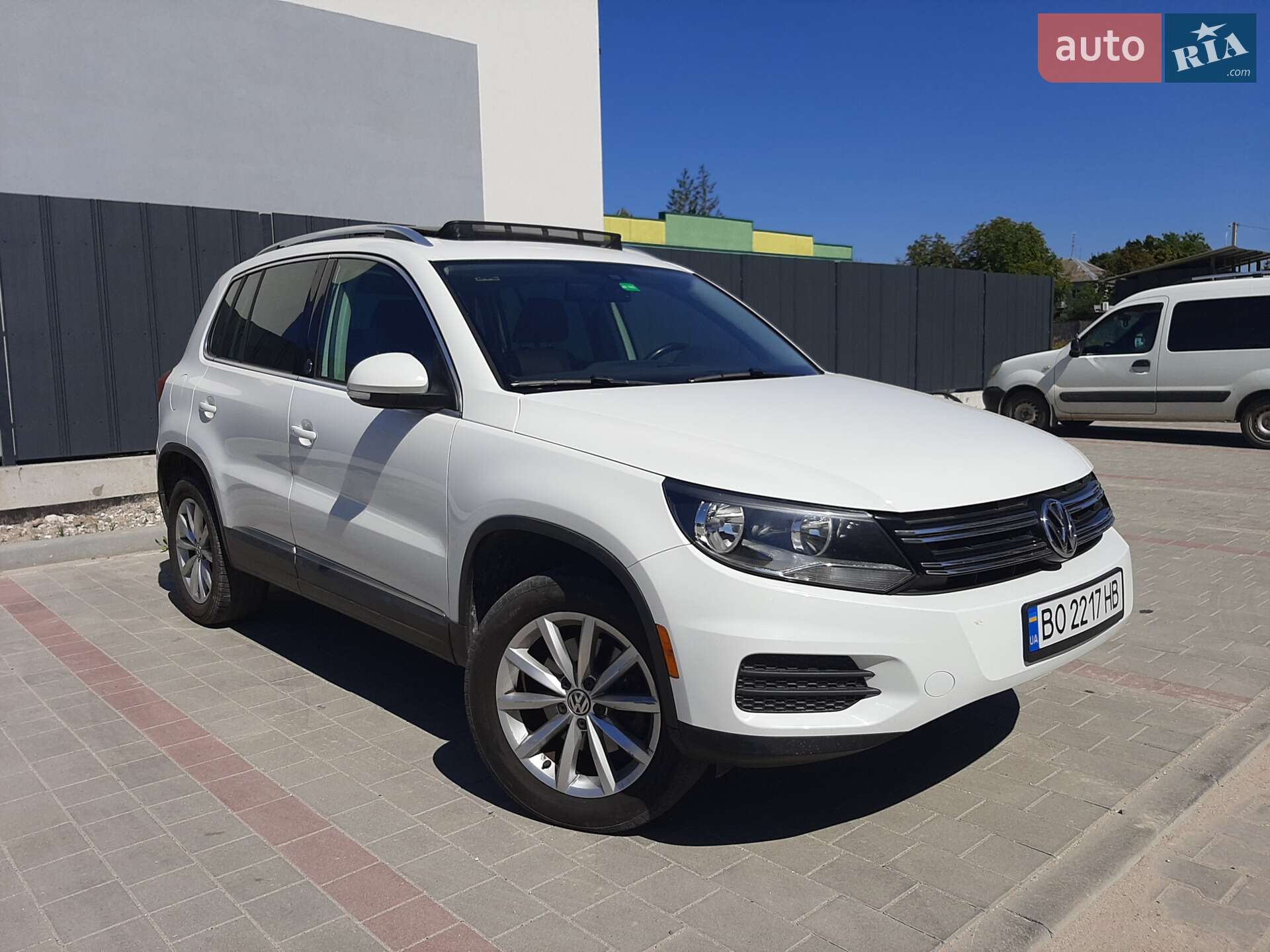 VOLKSWAGEN TIGUAN 2016