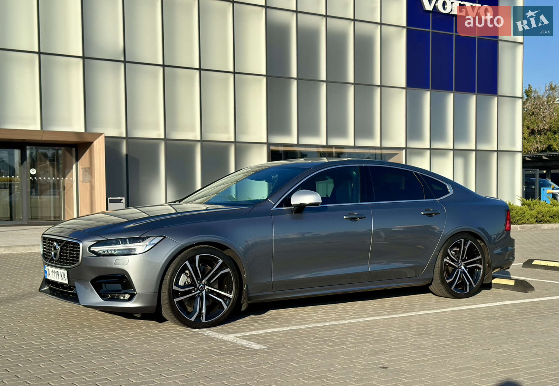 Головне фото звіту автомобіля VOLVO S90 2018