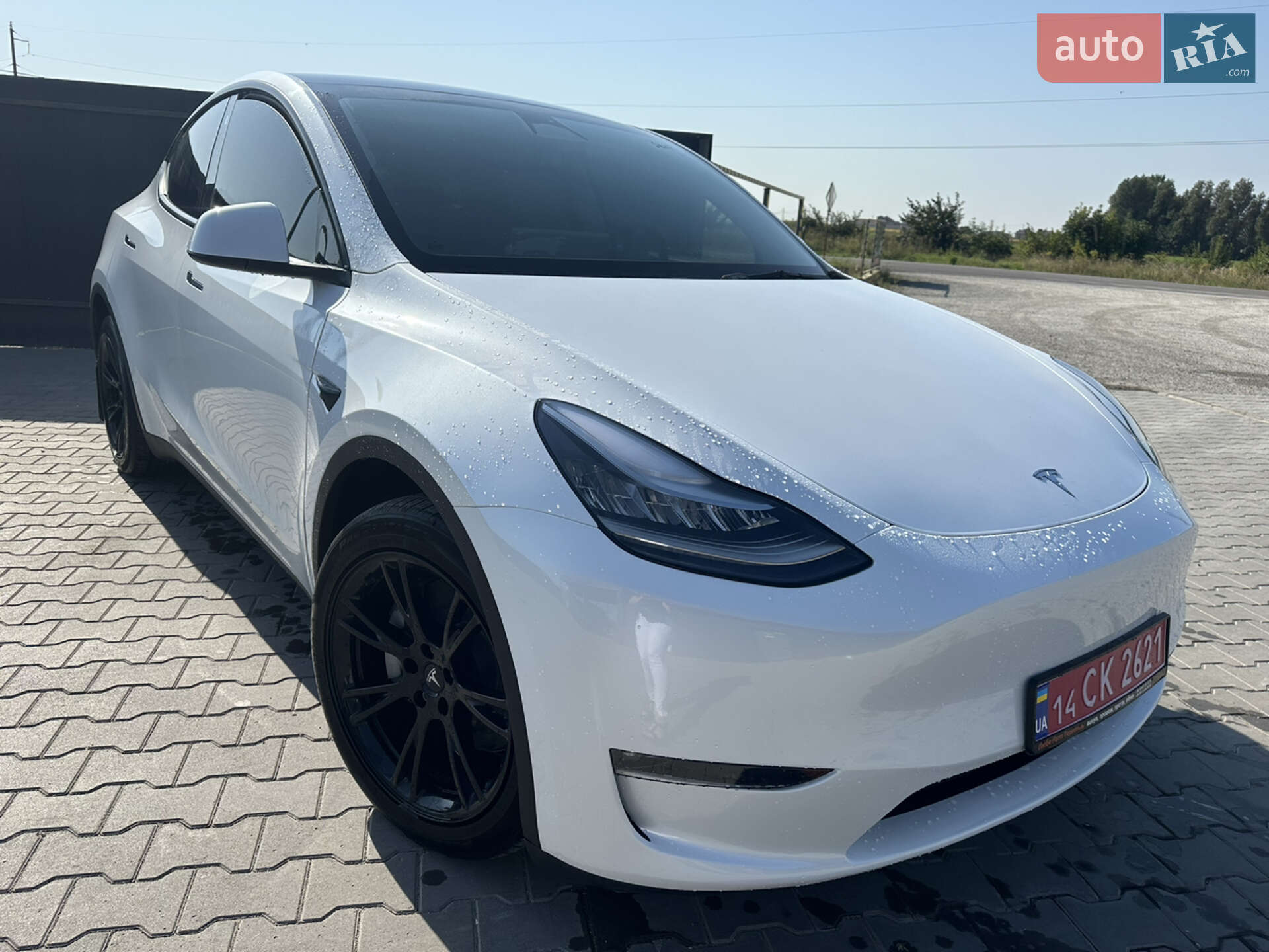Tesla Model Y 2023