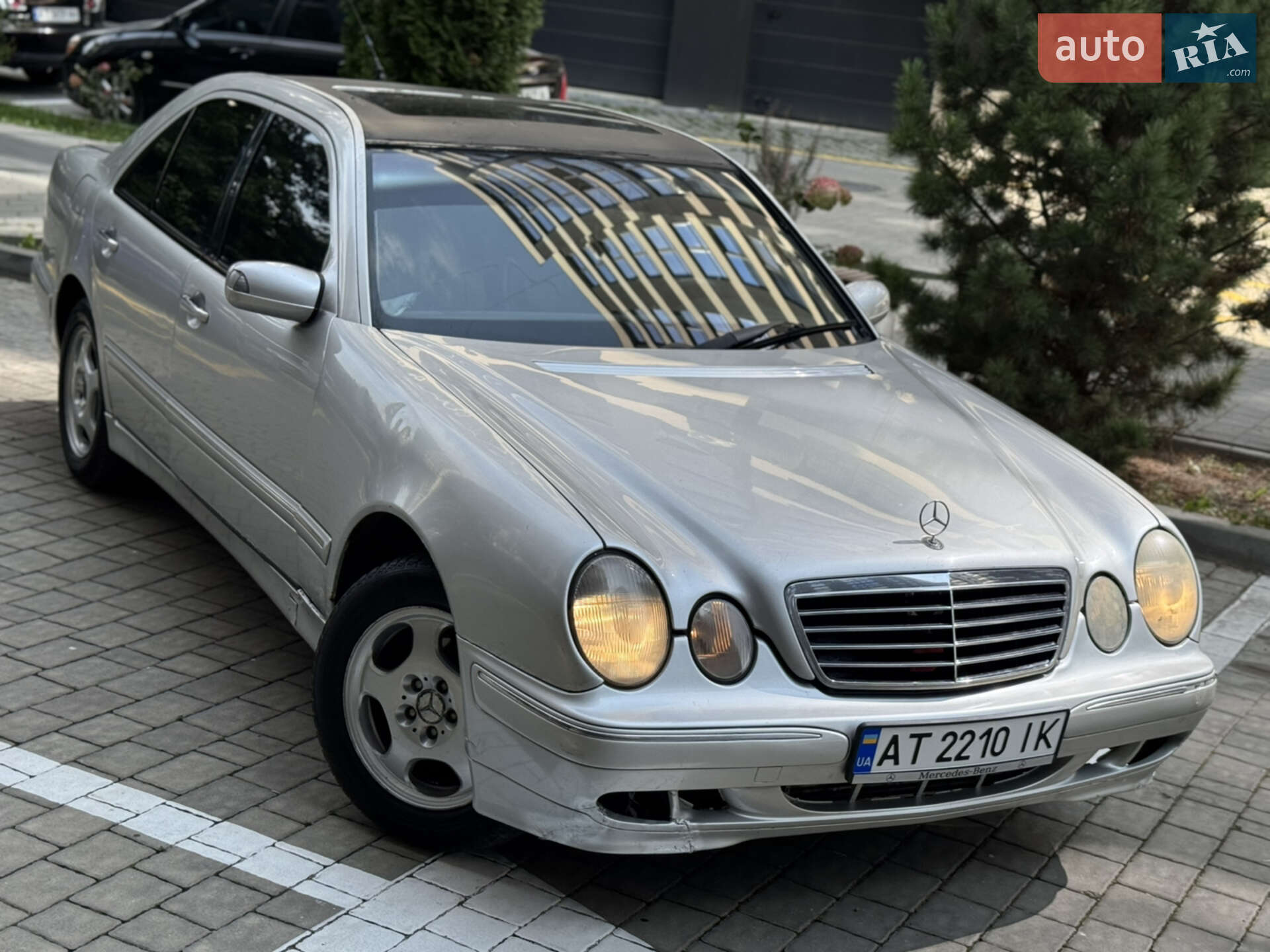 MERCEDES-BENZ E 220 1995