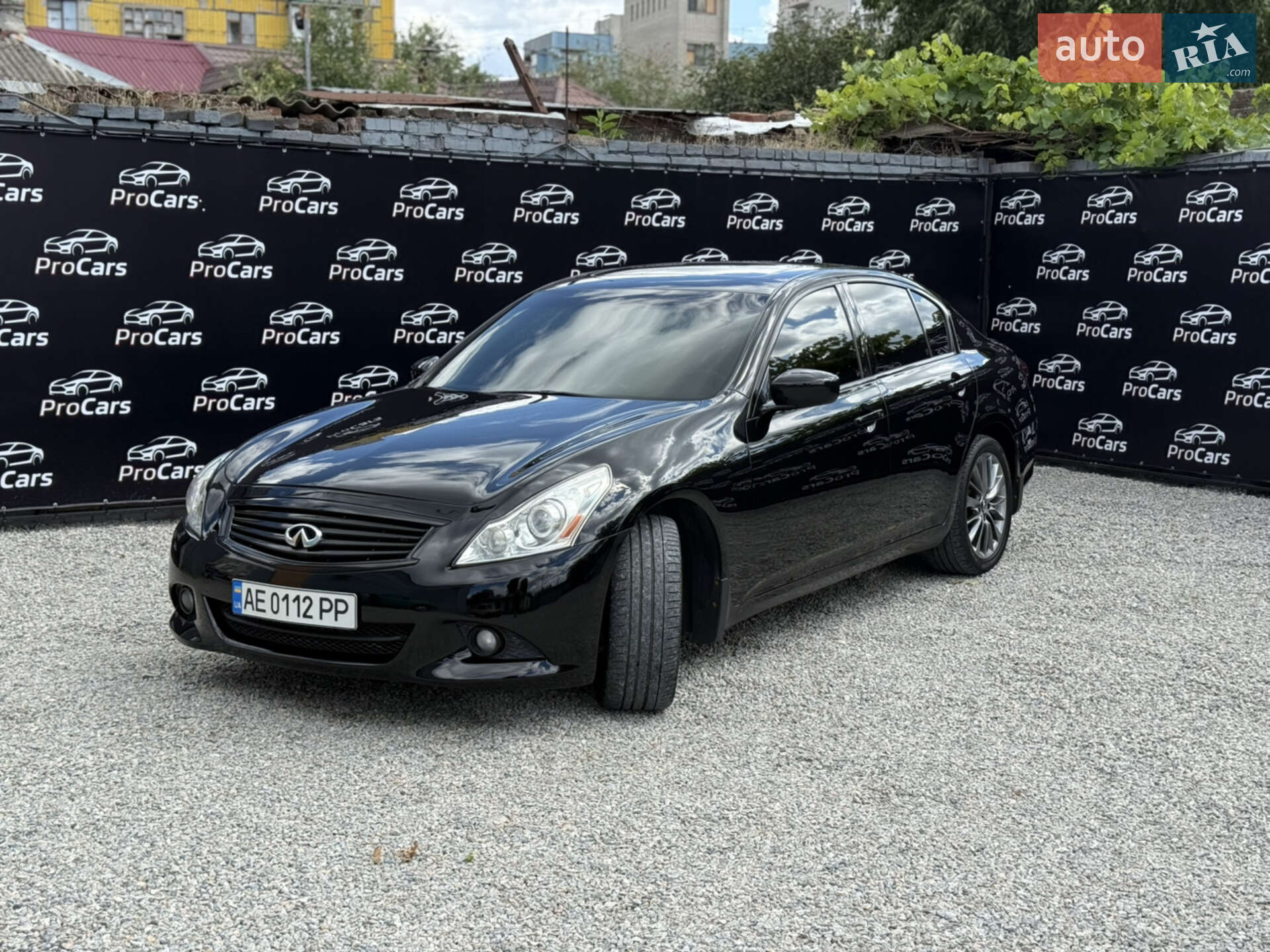 INFINITI G37 2011