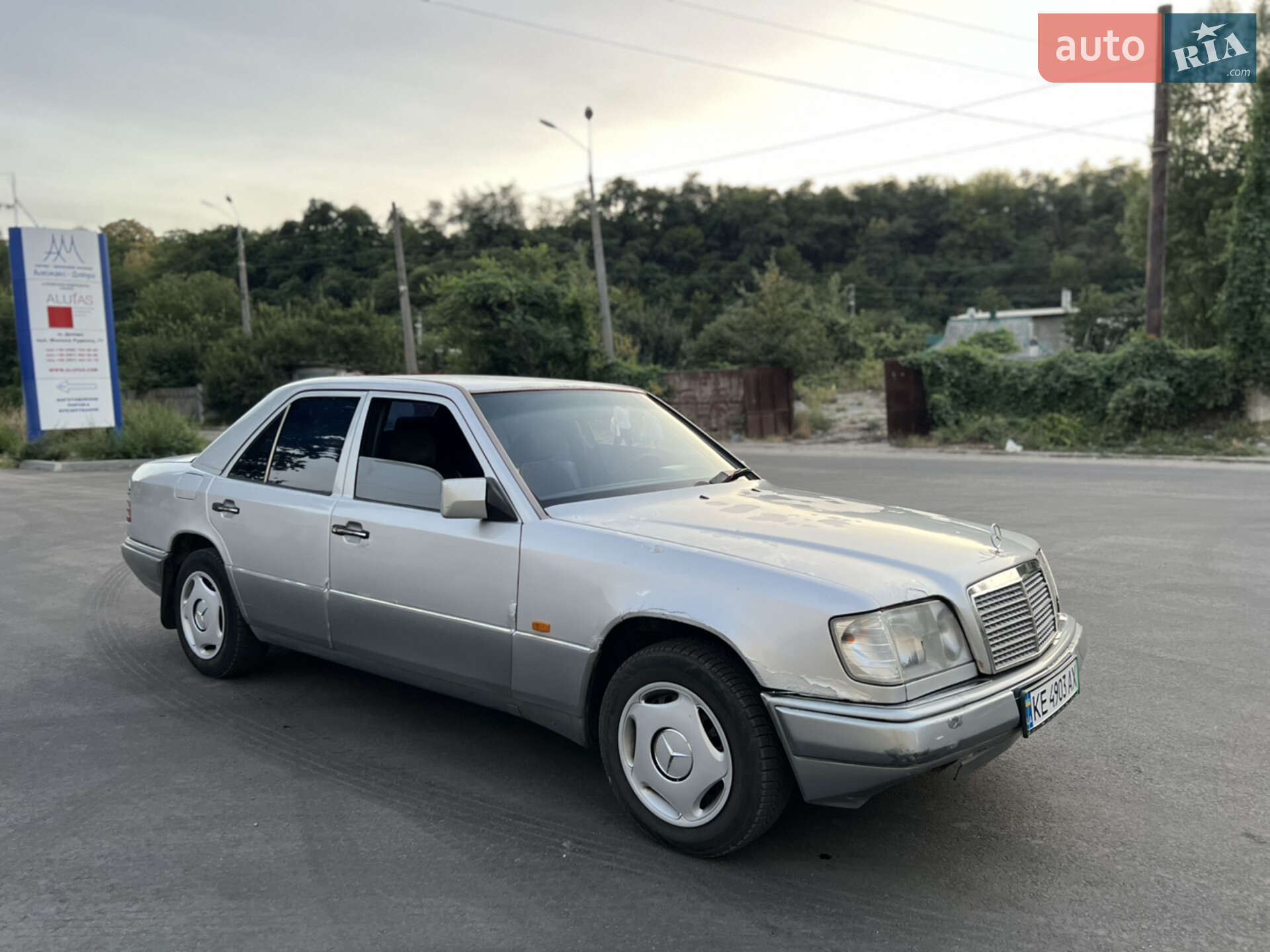MERCEDES-BENZ 220 1994