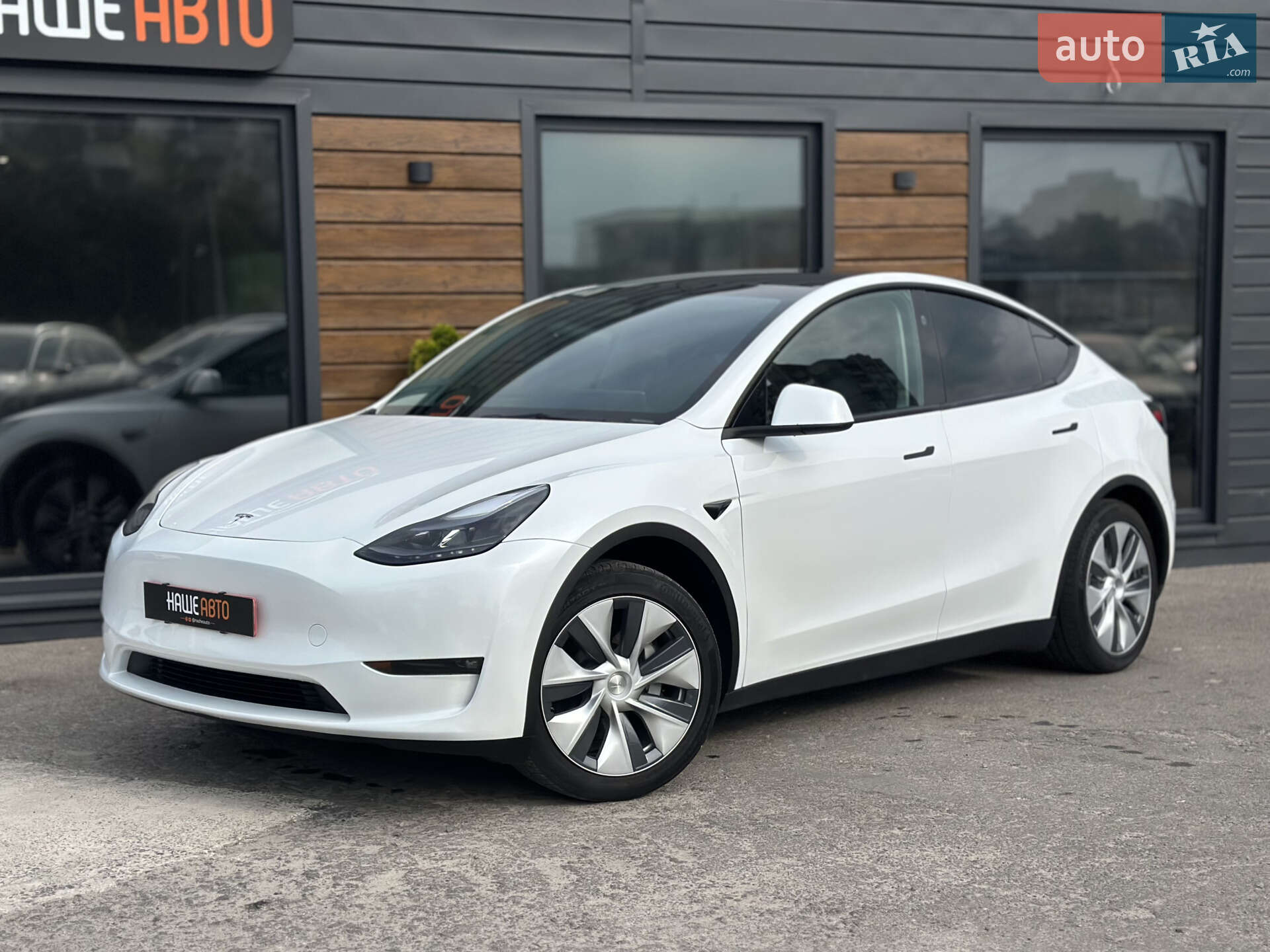 Головне фото звіту автомобіля TESLA MODEL Y 2023