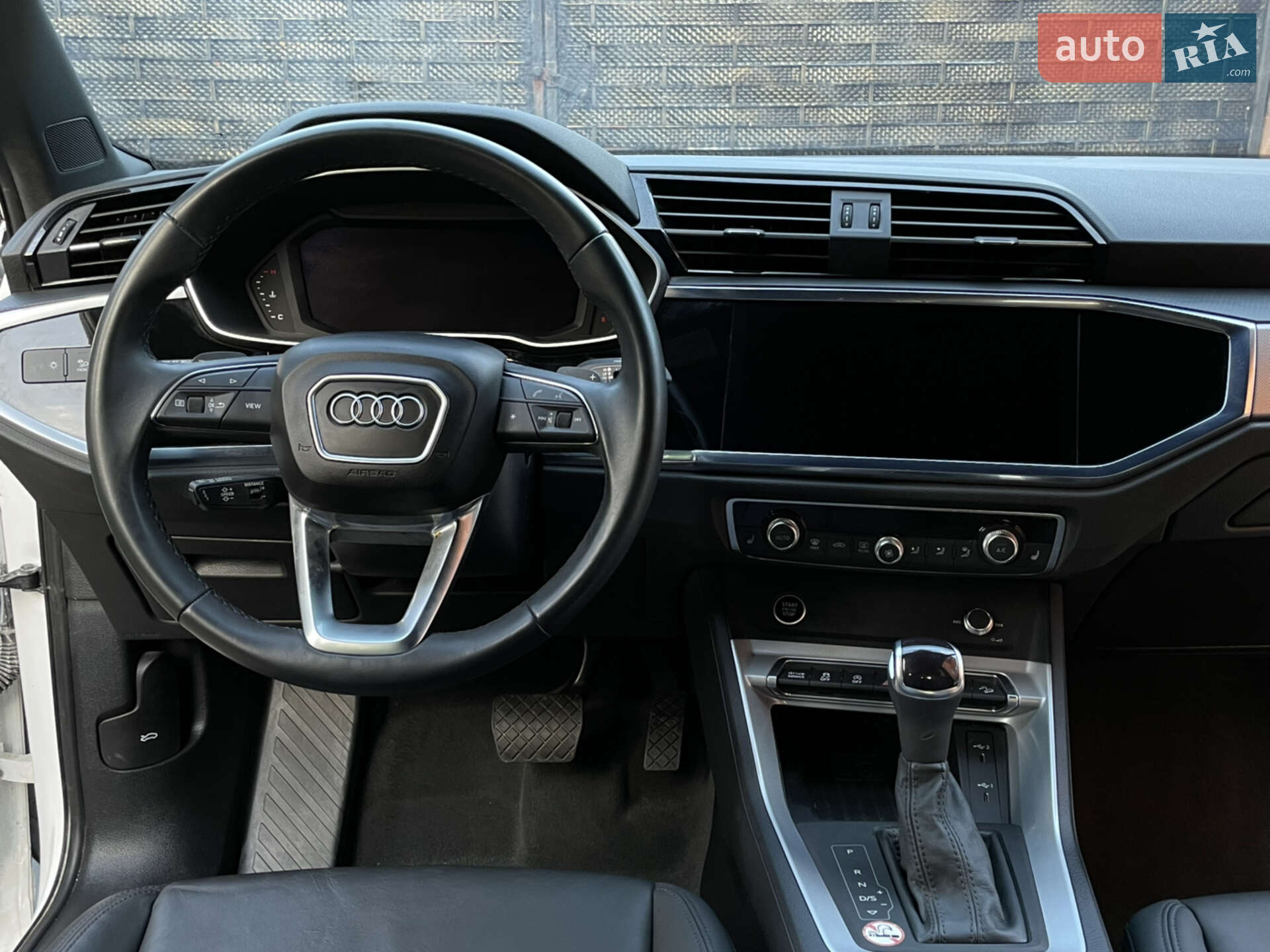Головне фото звіту автомобіля AUDI Q3 2023