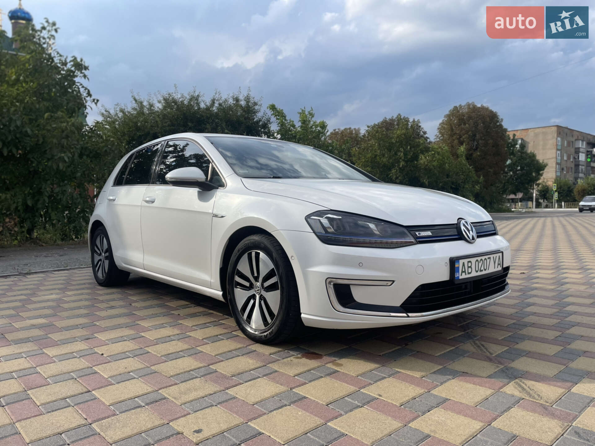 VOLKSWAGEN E-GOLF 2014