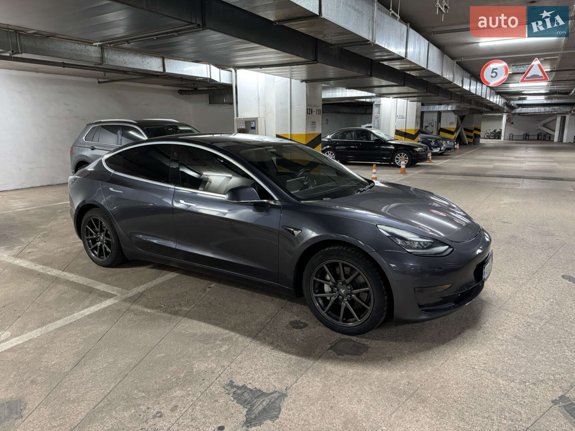 TESLA MODEL 3