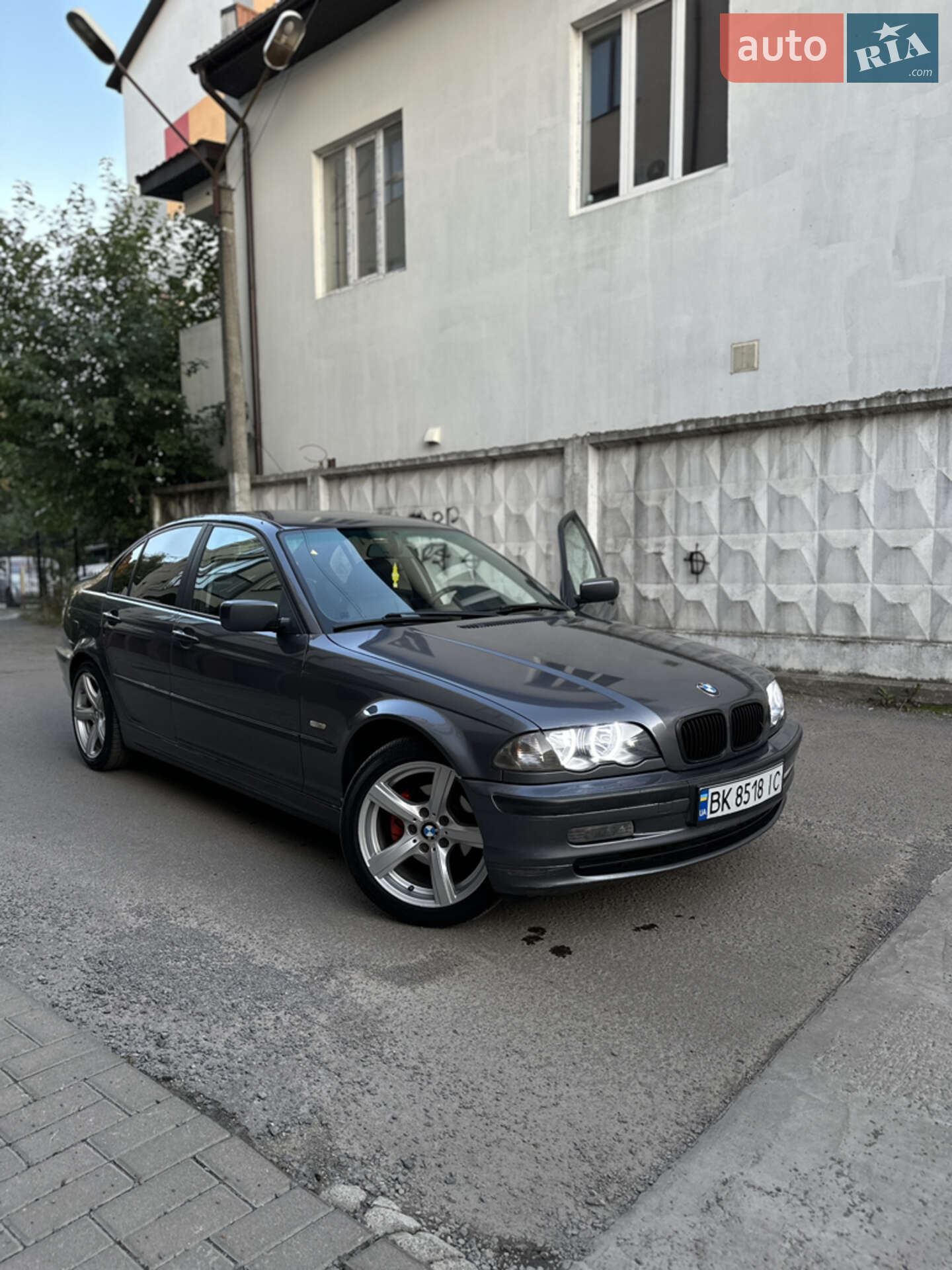 Головне фото звіту автомобіля BMW 320D 2001
