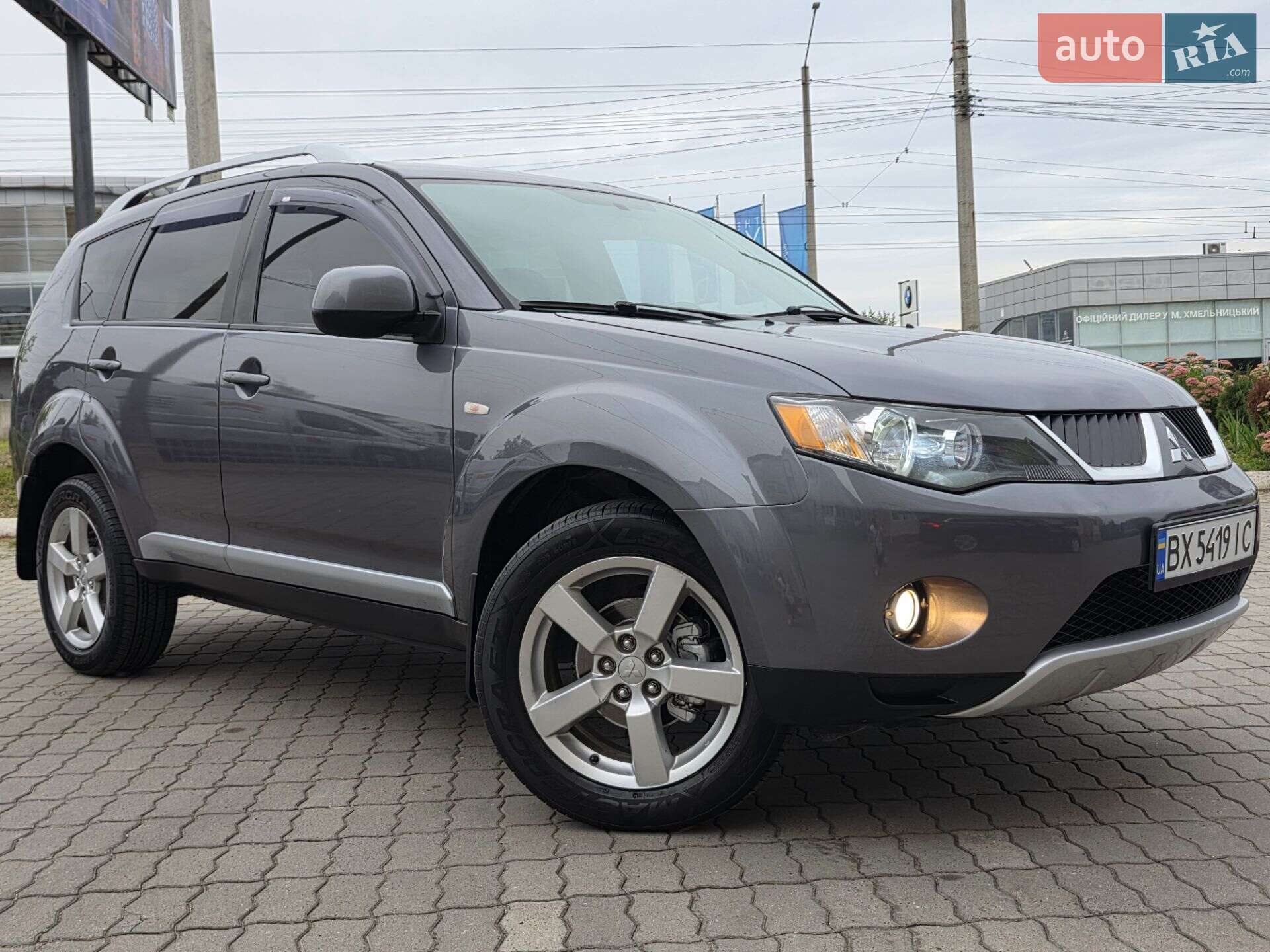 MITSUBISHI OUTLANDER