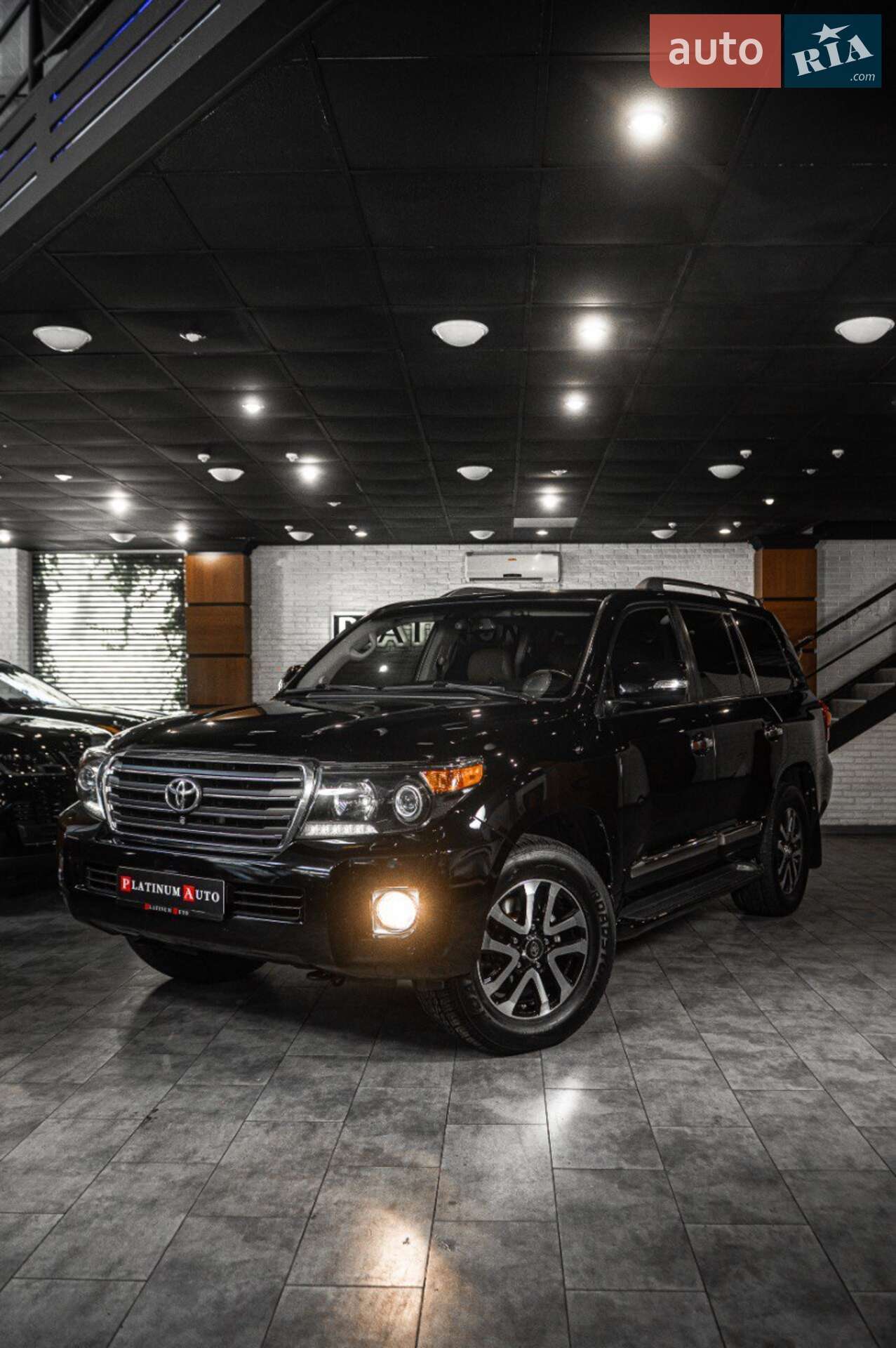 TOYOTA LAND CRUISER 200