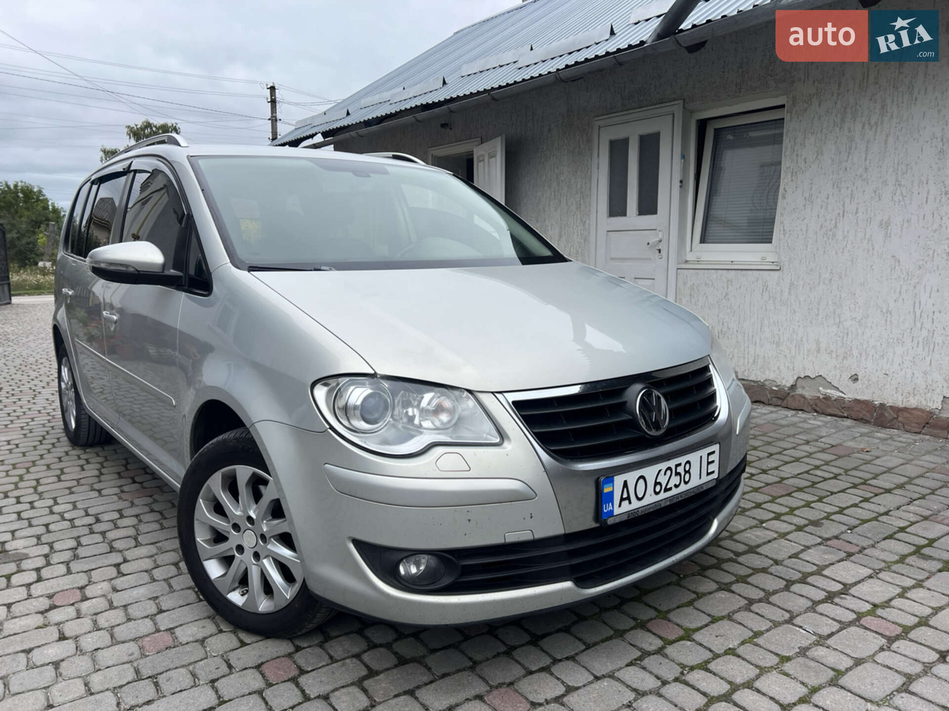VOLKSWAGEN TOURAN 2009