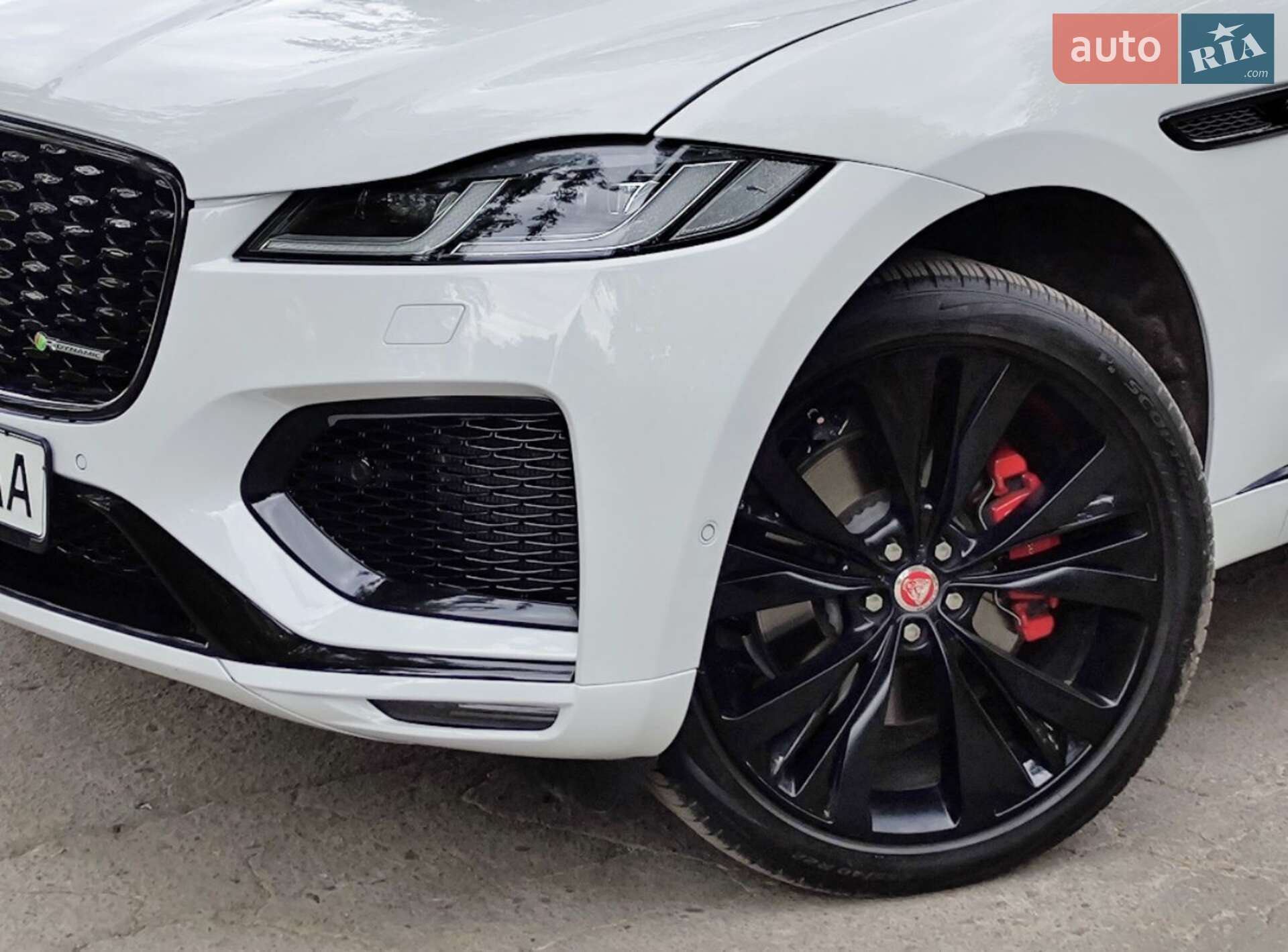 Головне фото звіту автомобіля JAGUAR F-PACE 2021