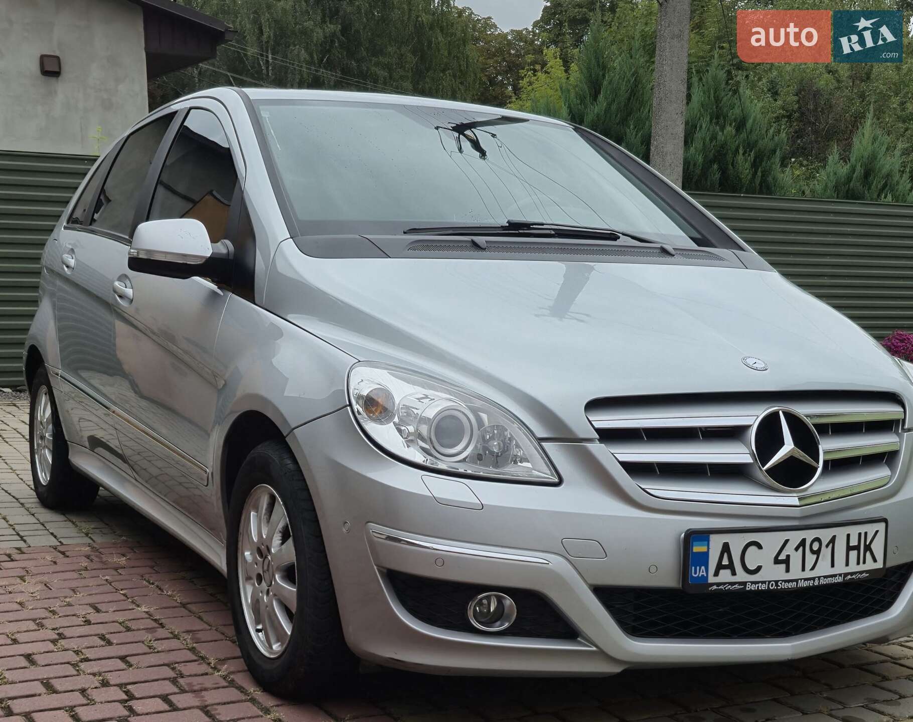 MERCEDES-BENZ B 180 2010