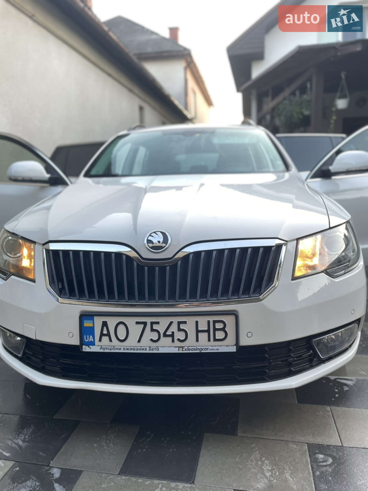 Головне фото звіту автомобіля SKODA SUPERB 2014