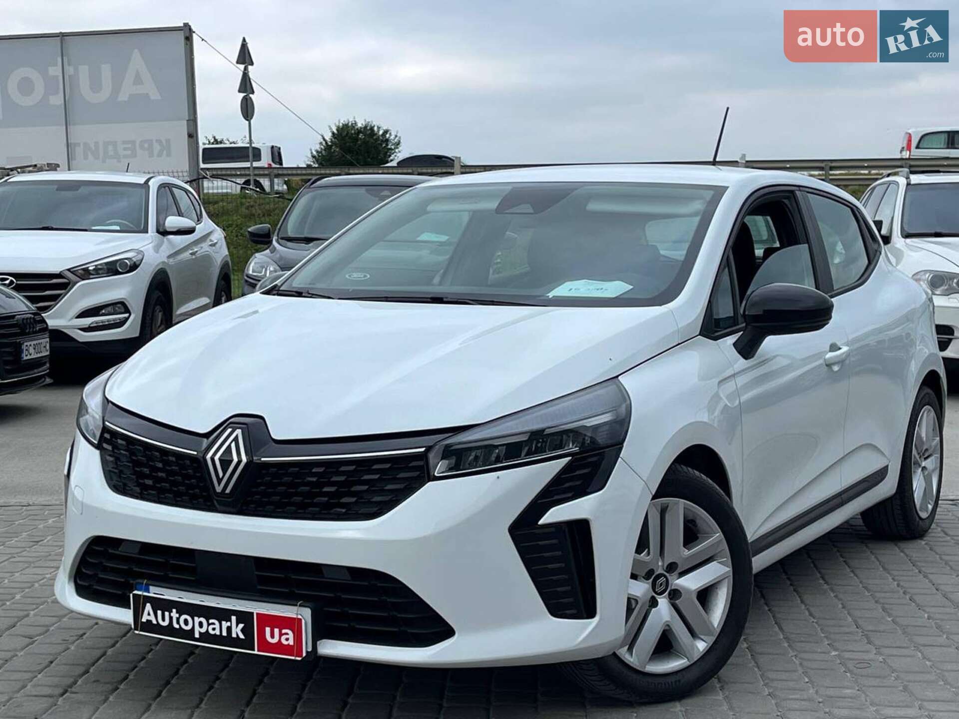 Головне фото звіту автомобіля RENAULT CLIO 2024