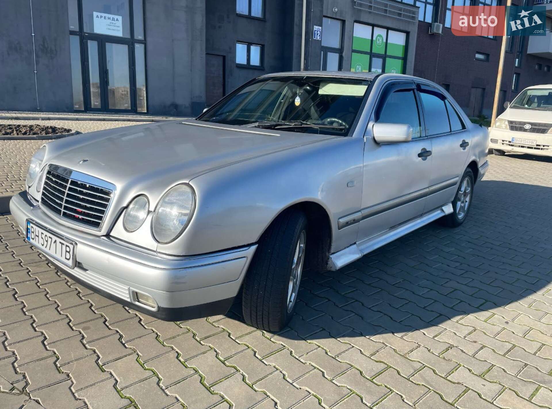 MERCEDES-BENZ E 200 1996