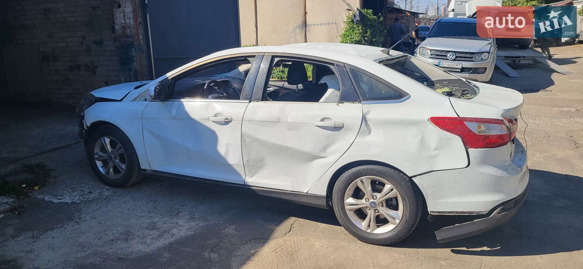 Головне фото звіту автомобіля FORD FOCUS 2013