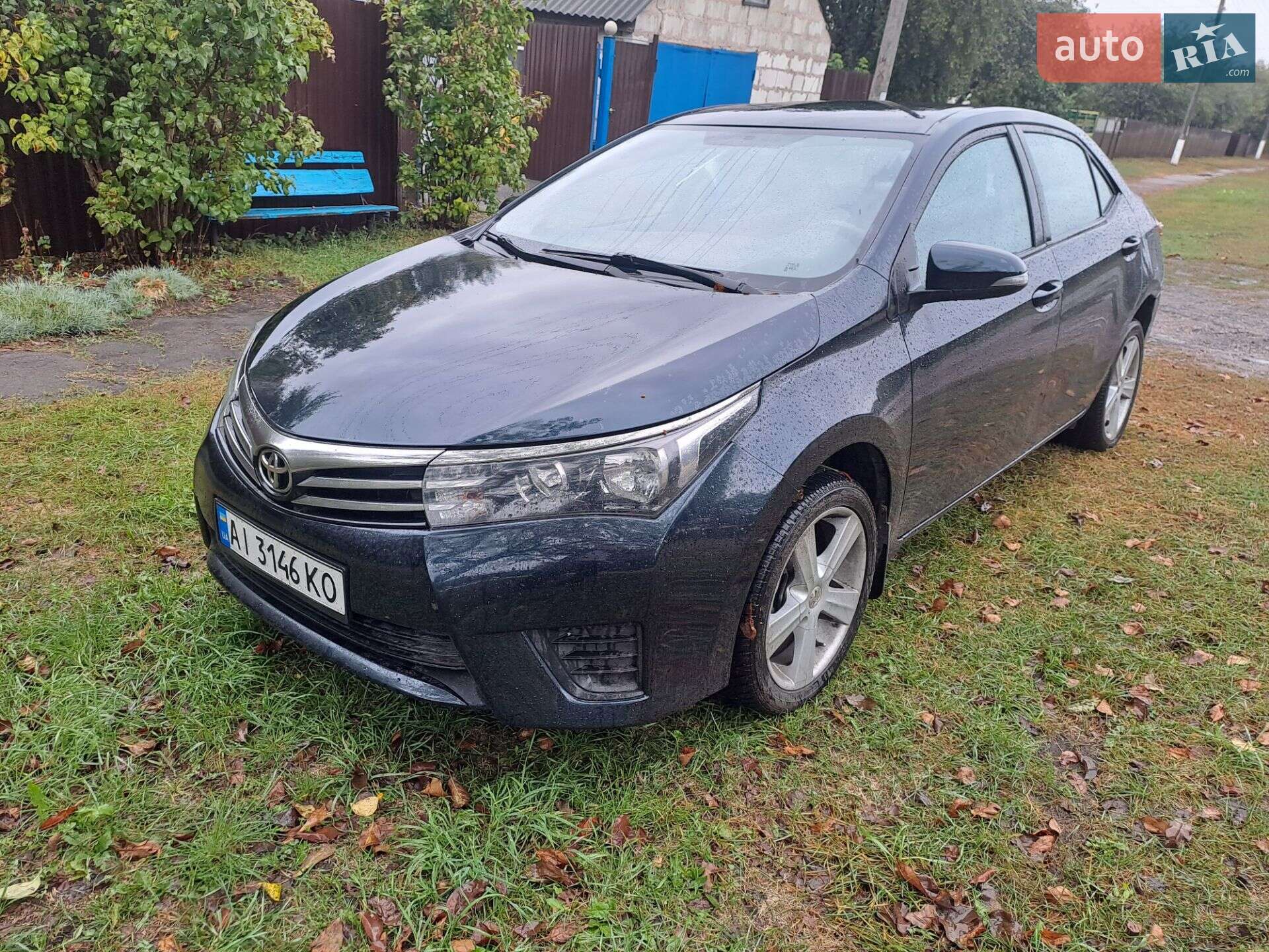 Головне фото звіту автомобіля TOYOTA COROLLA 2013