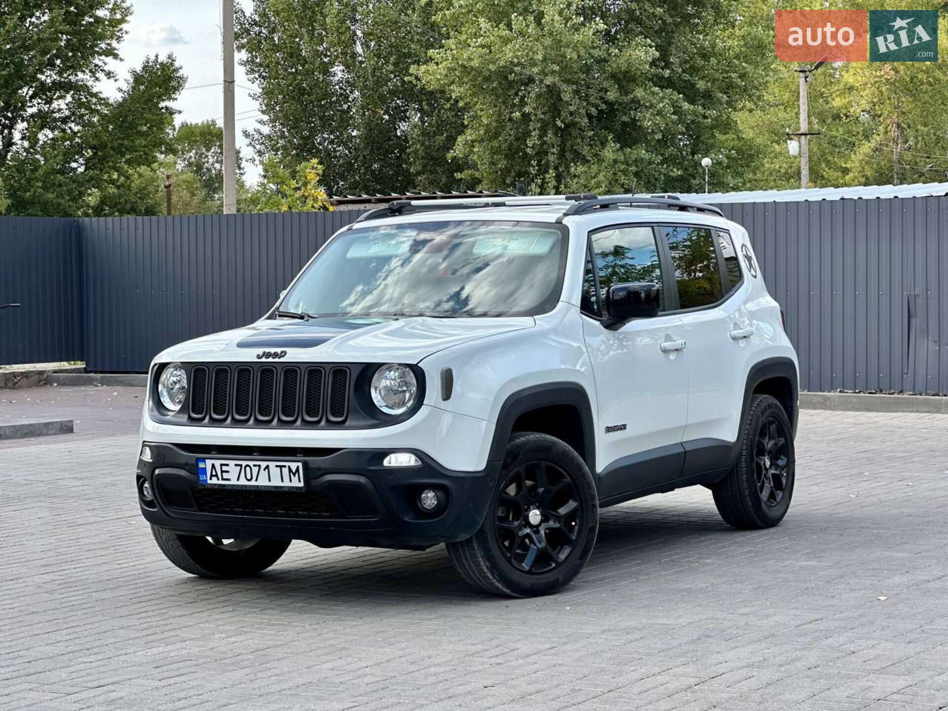Головне фото звіту автомобіля JEEP RENEGADE 2016
