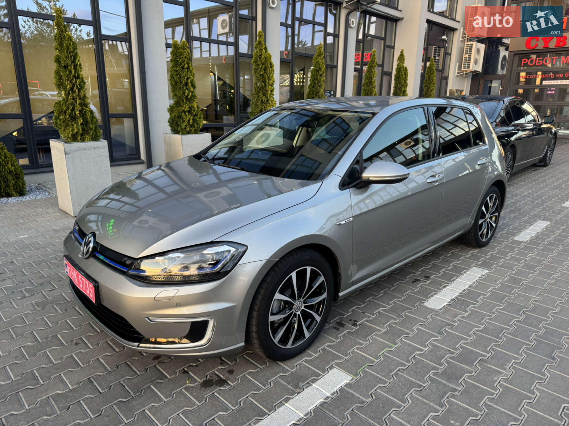VOLKSWAGEN E-GOLF 2018