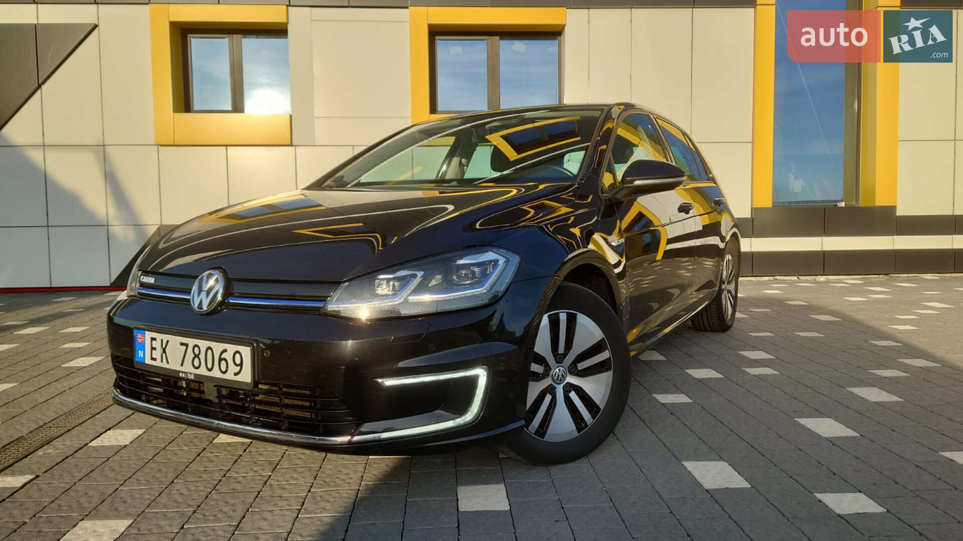 VOLKSWAGEN E-GOLF 2018