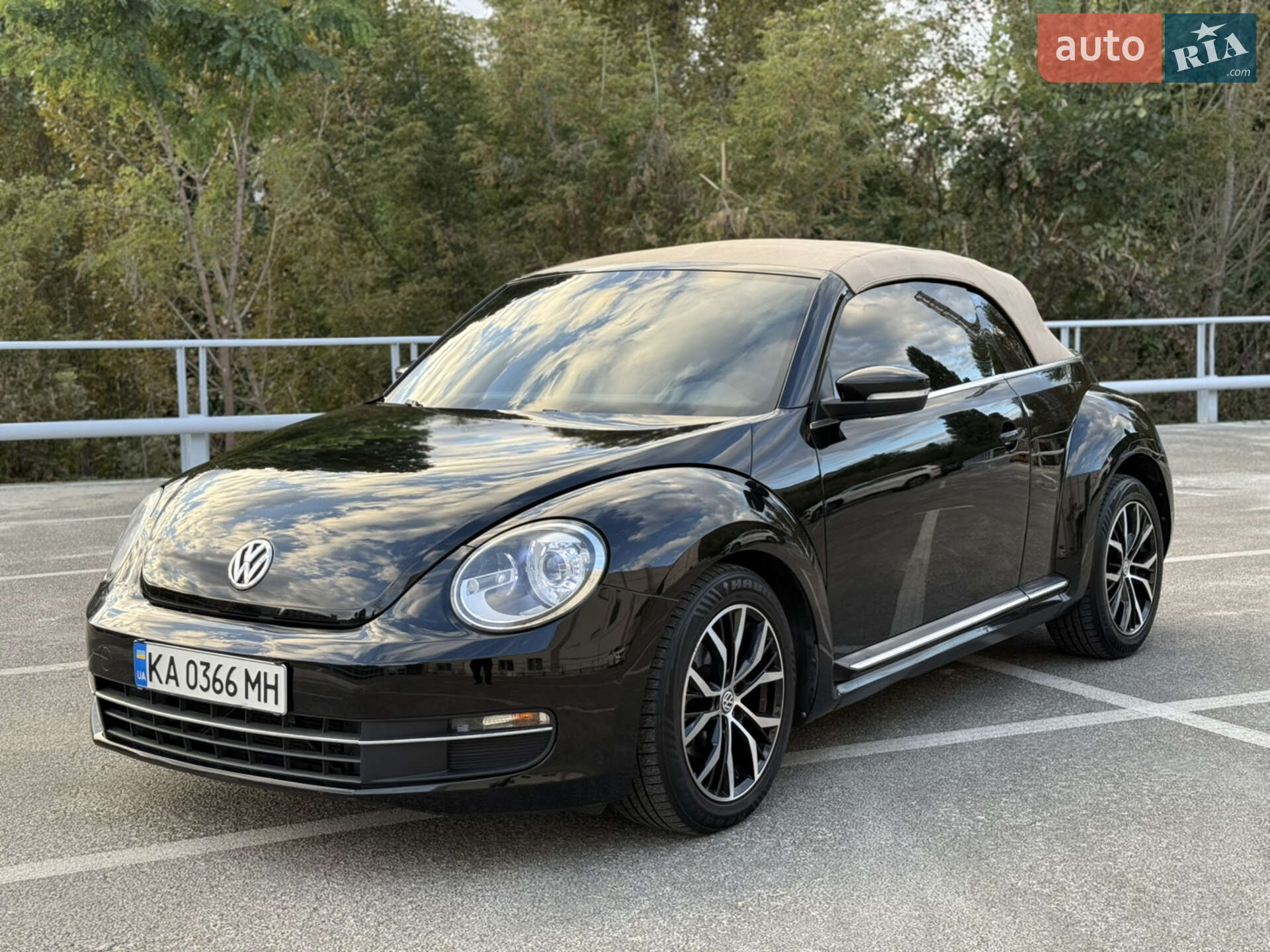 Головне фото звіту автомобіля VOLKSWAGEN BEETLE 2015