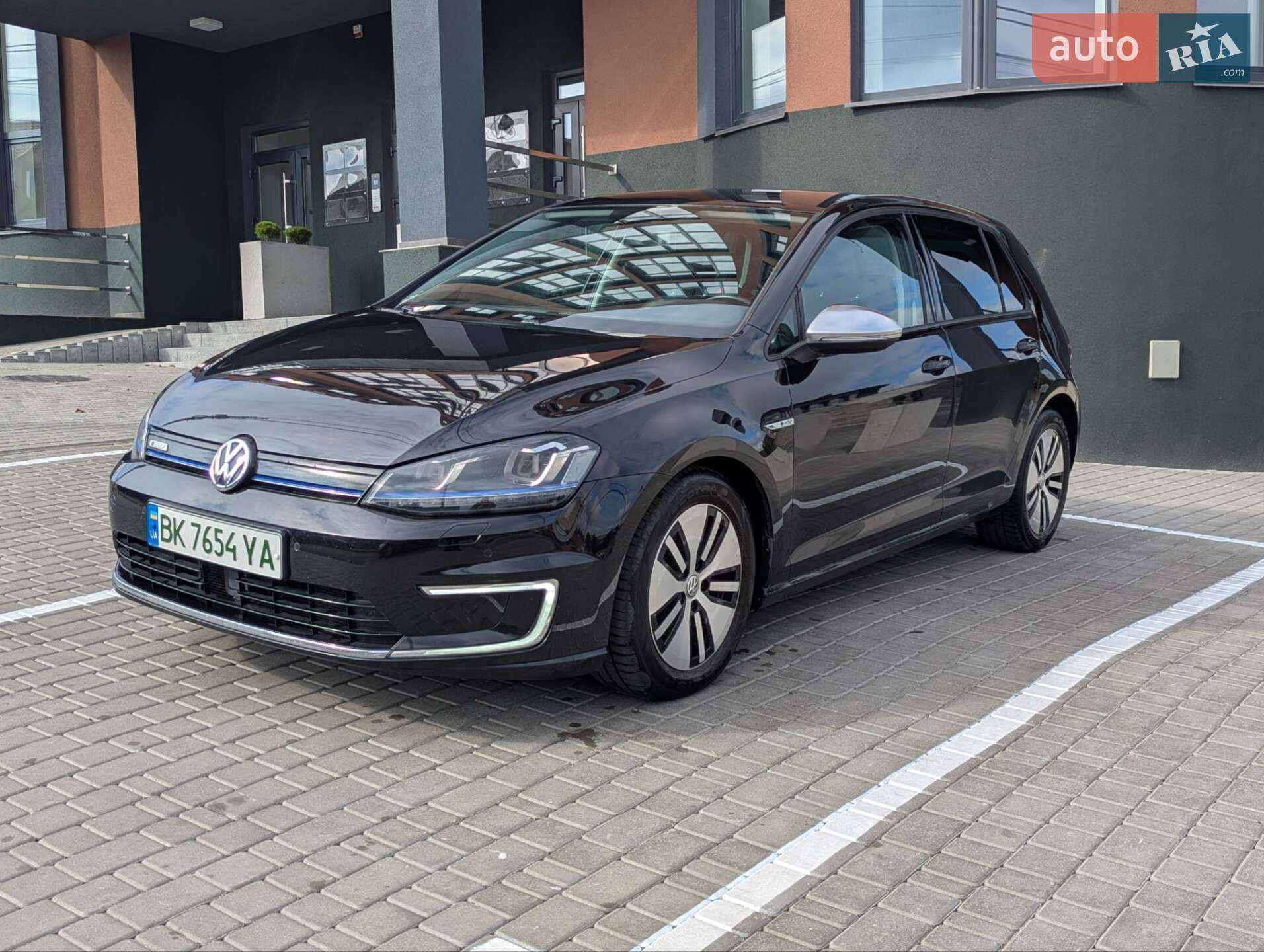 VOLKSWAGEN E-GOLF 2015