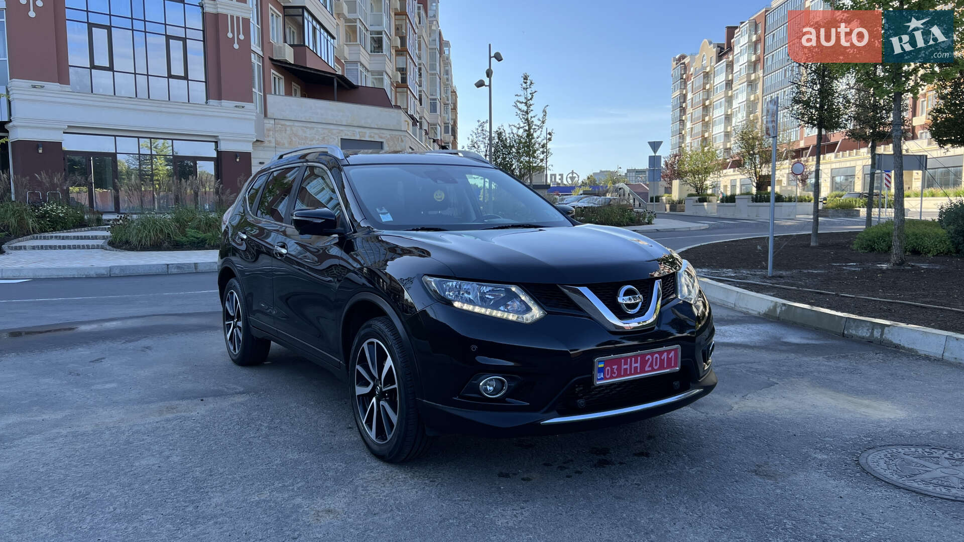 Головне фото звіту автомобіля NISSAN X-TRAIL 2015