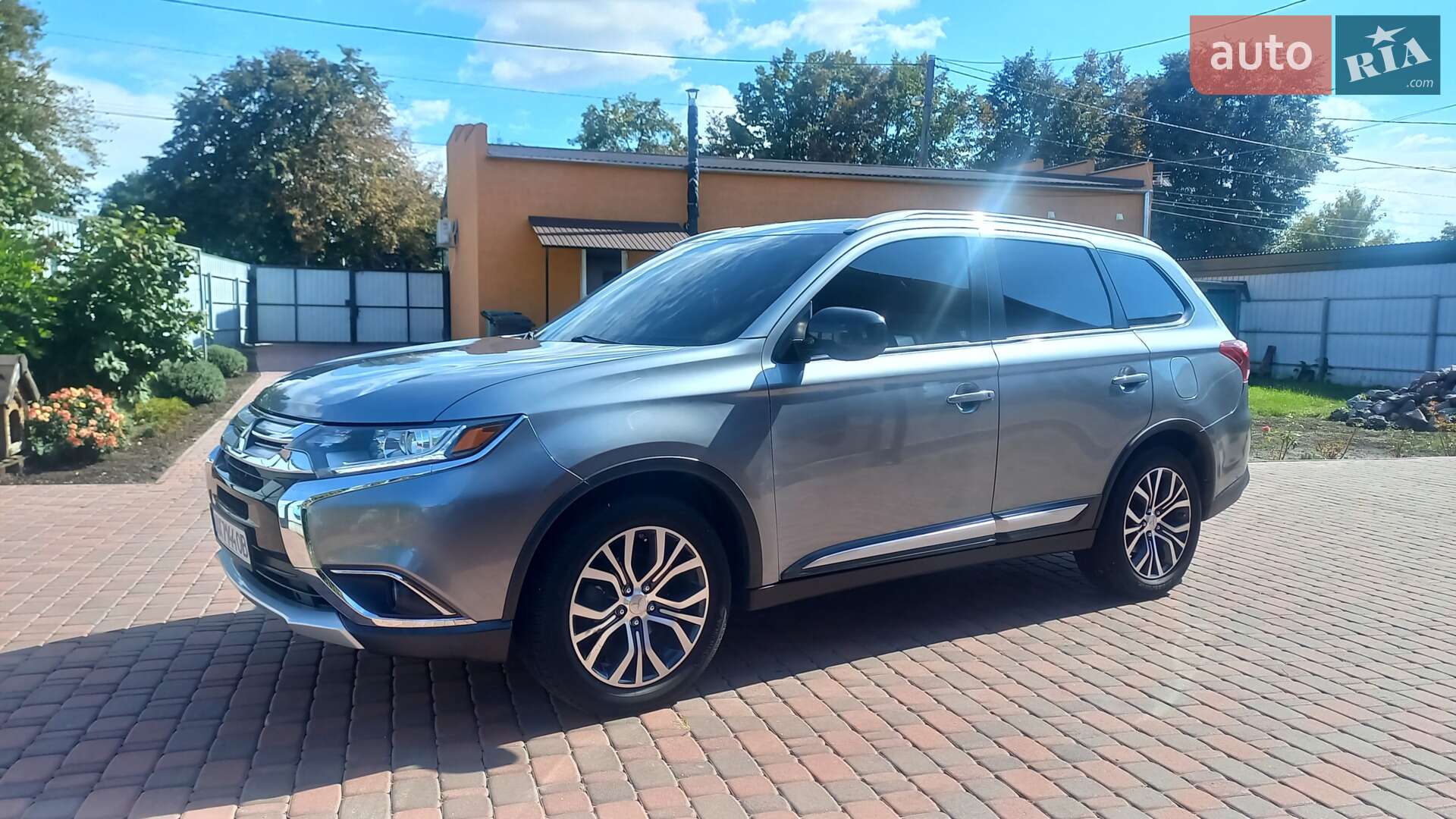 MITSUBISHI OUTLANDER 2017