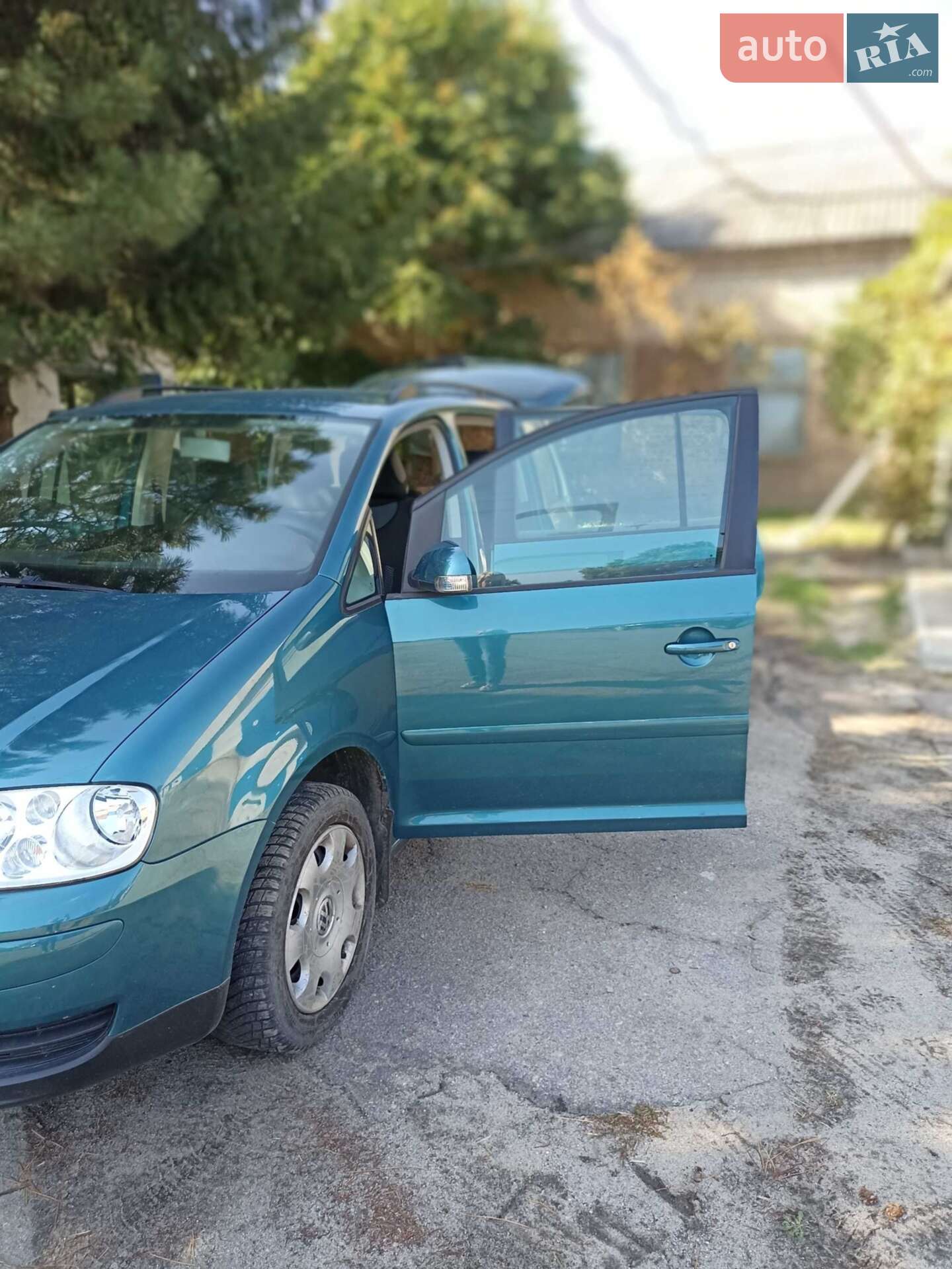VOLKSWAGEN TOURAN 2004