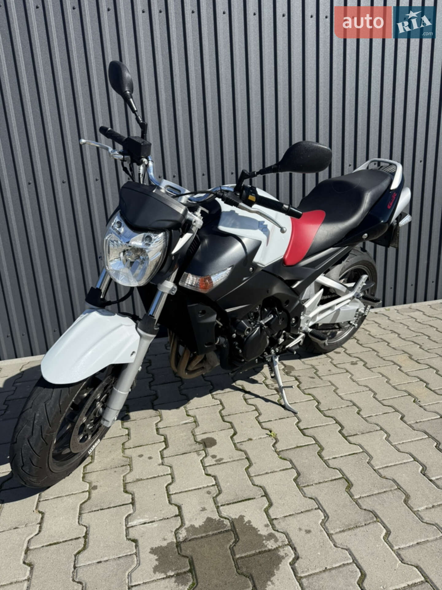 SUZUKI GSR600 2007