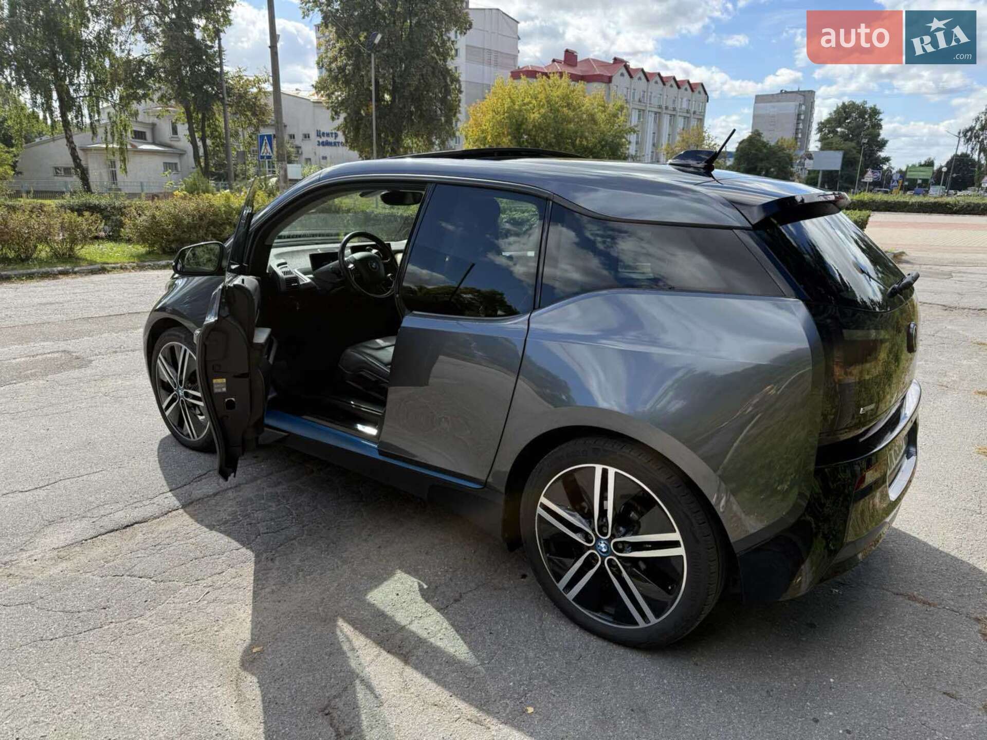 Головне фото звіту автомобіля BMW I3 2016