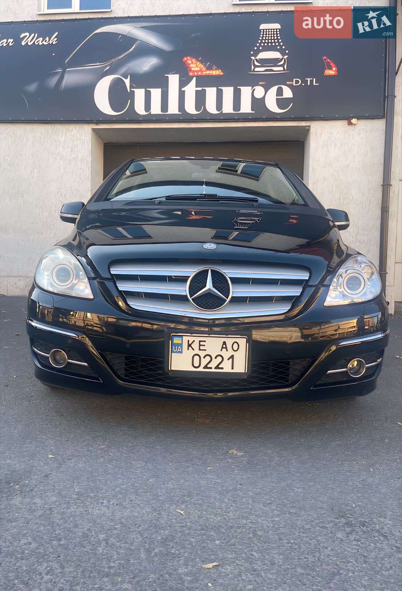 MERCEDES-BENZ B 180 2011