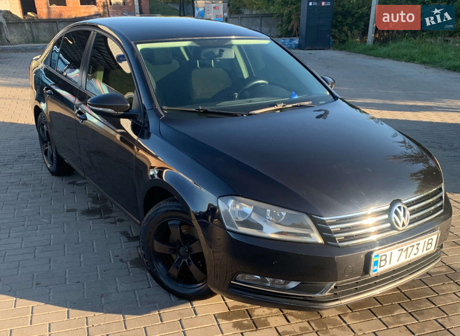 VOLKSWAGEN PASSAT 2011