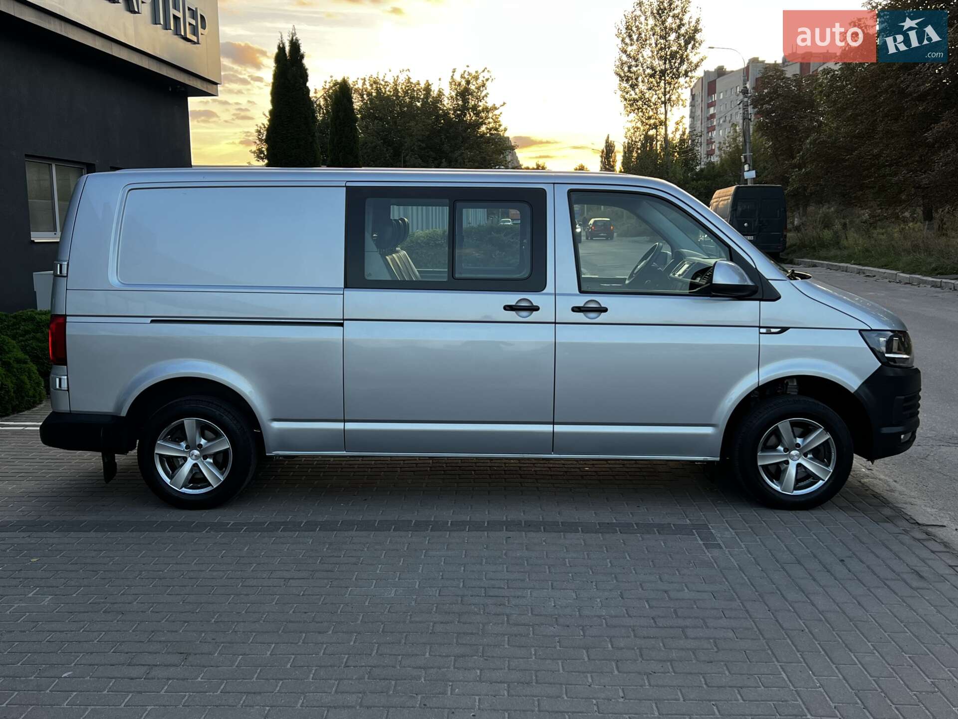 VOLKSWAGEN TRANSPORTER 2019