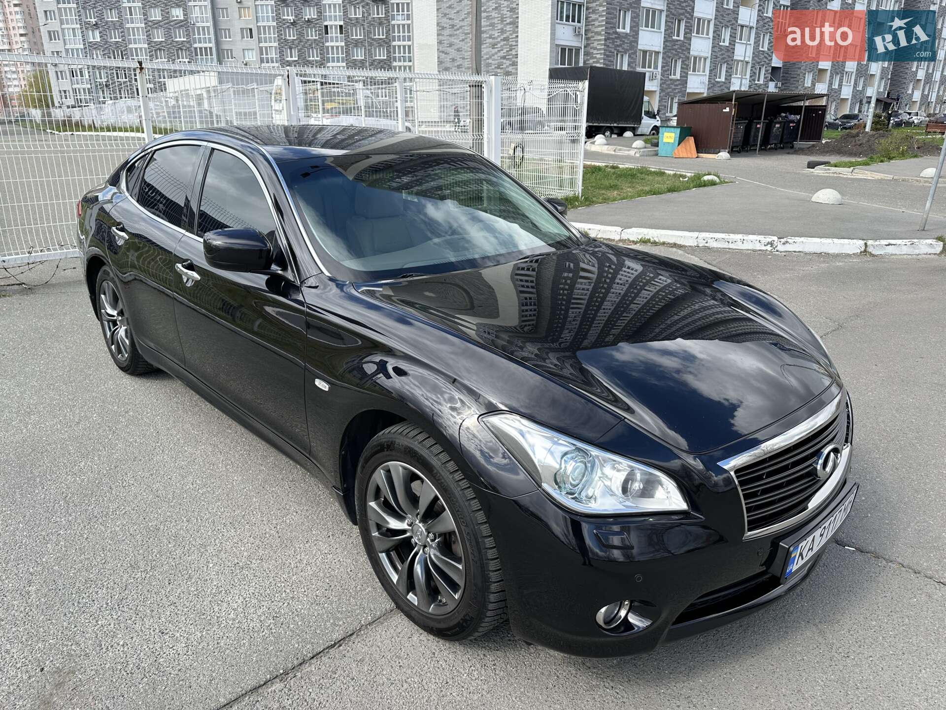 INFINITI M37 2011