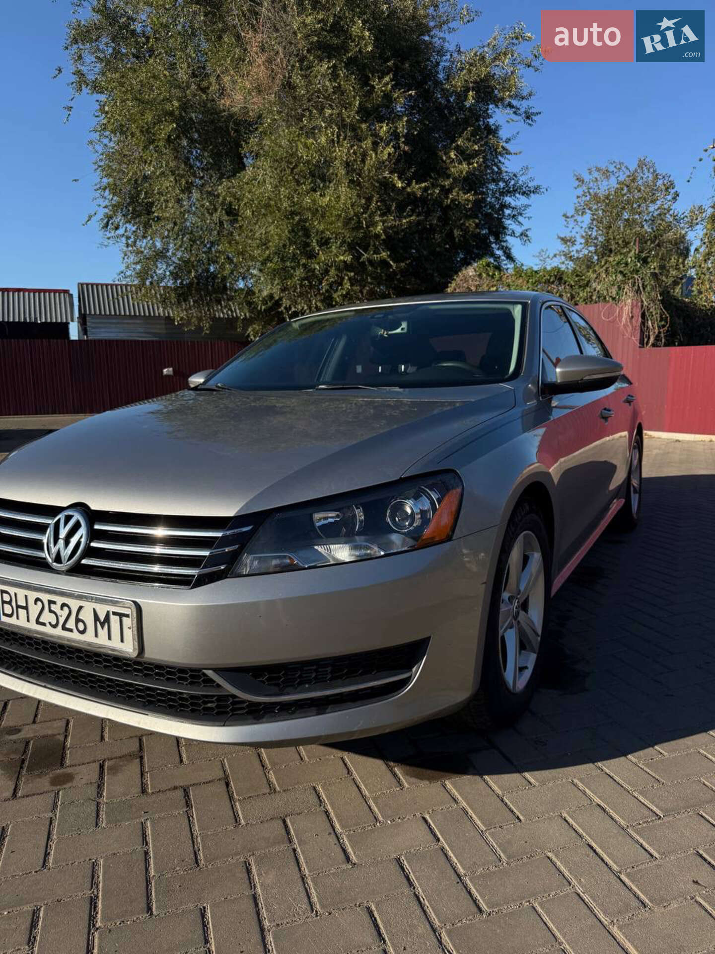 VOLKSWAGEN PASSAT 2012