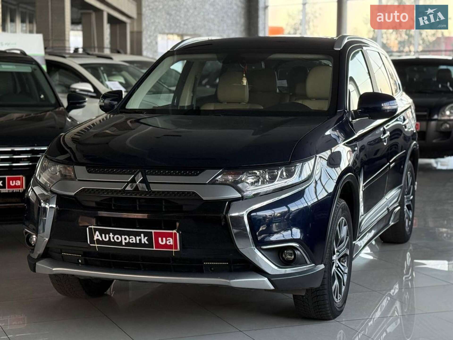Головне фото звіту автомобіля MITSUBISHI OUTLANDER 2016