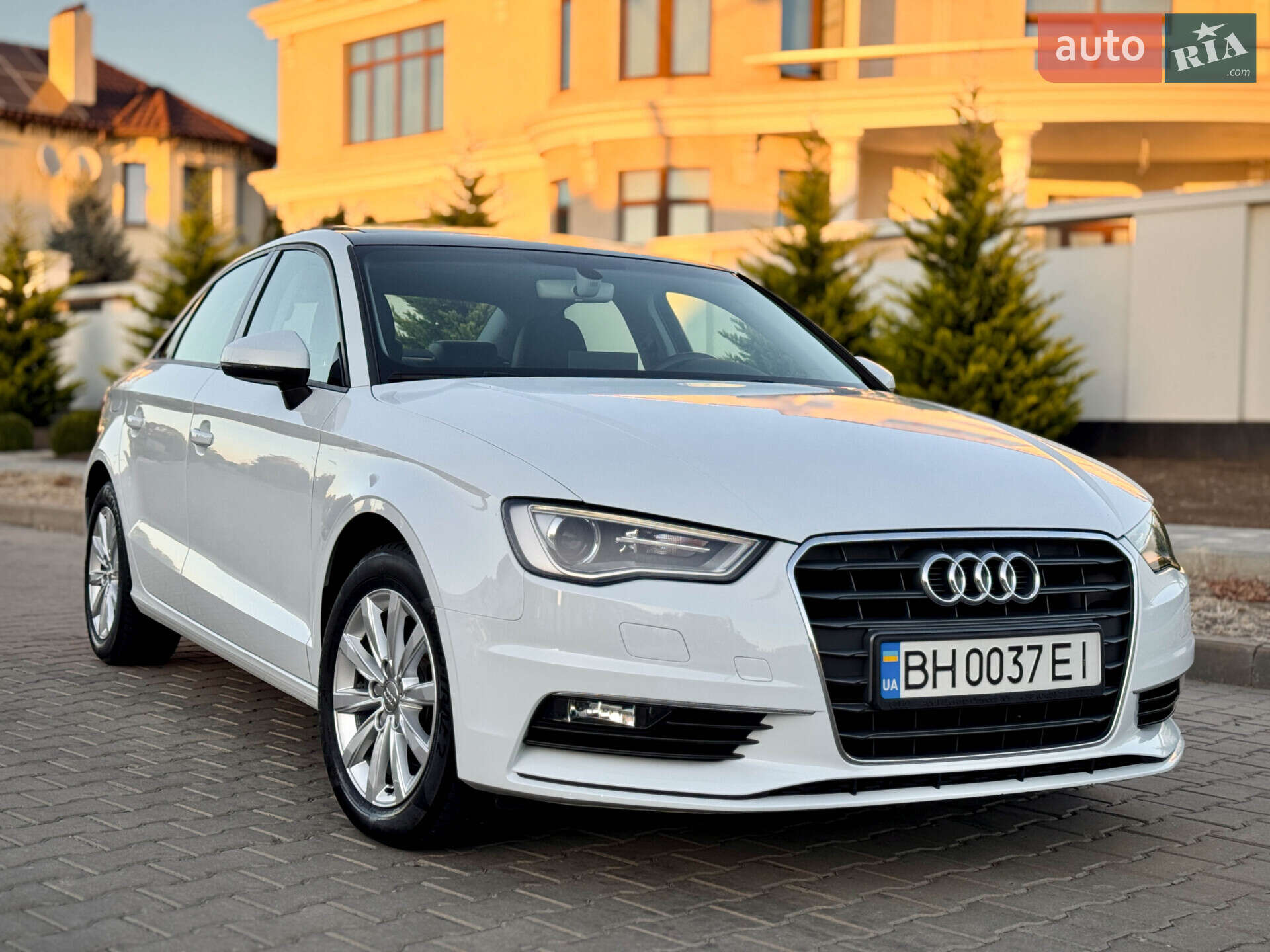 Головне фото звіту автомобіля AUDI A3 2015