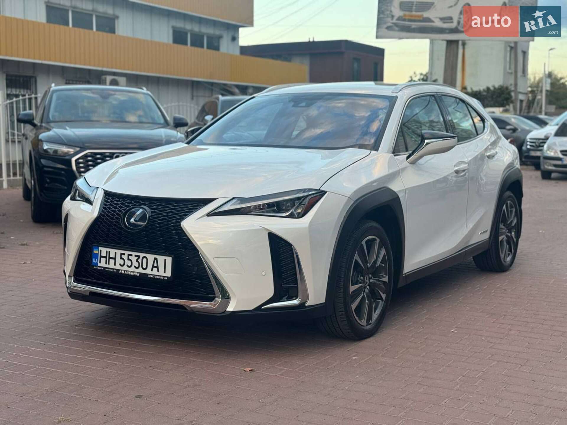 LEXUS UX250H 2019